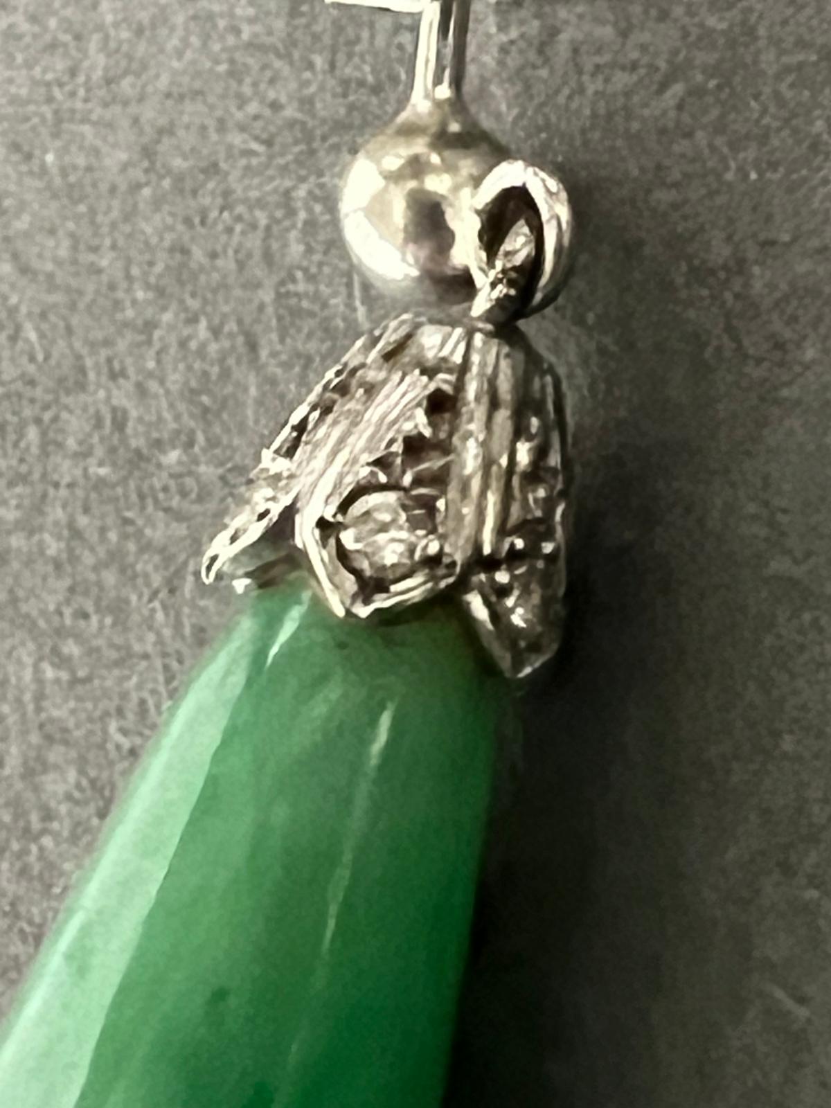 A pair of Chinese jade drop earrings - Image 6 of 6