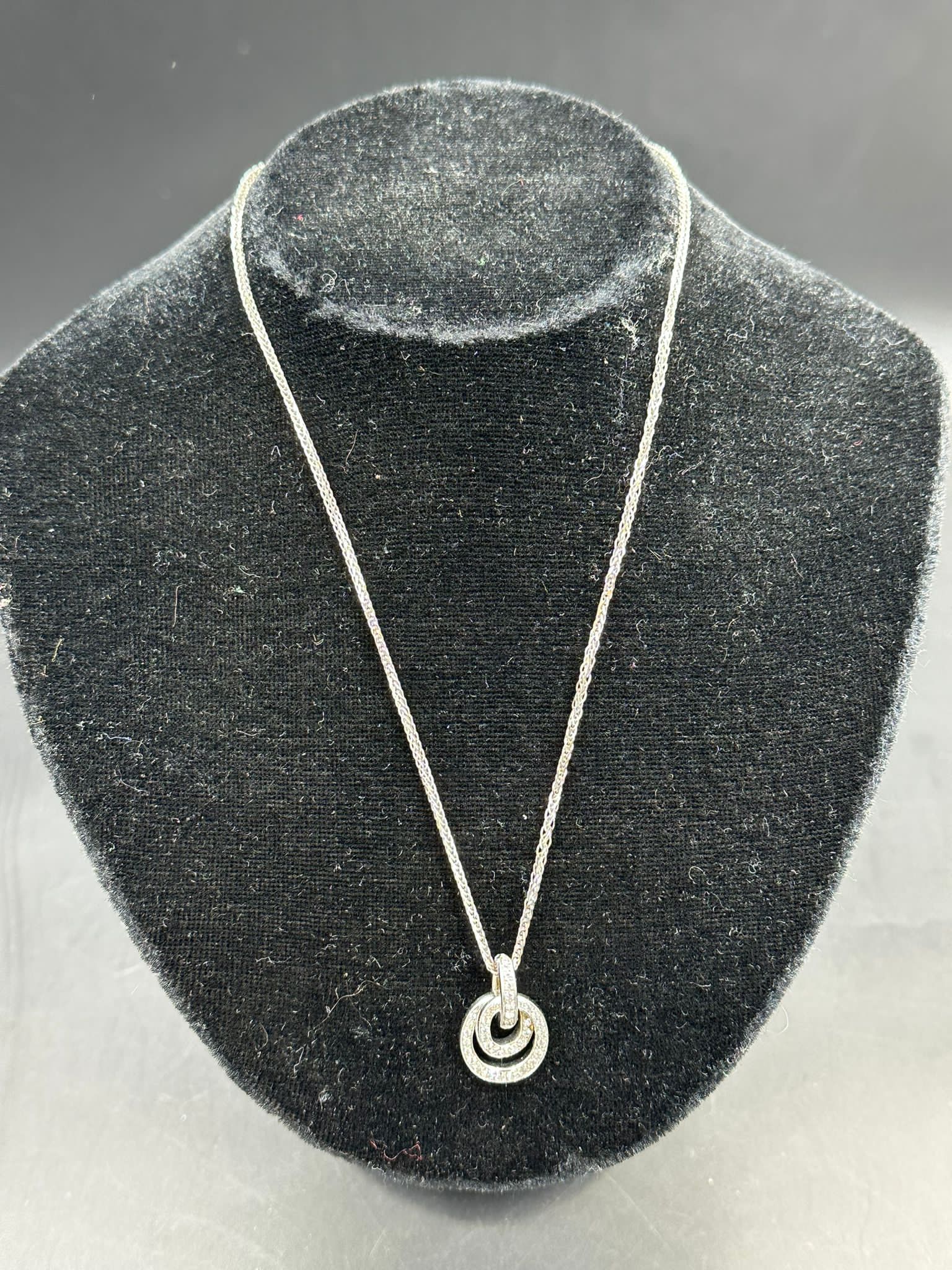 An 18ct white gold diamond pendant on 18ct white necklace - Image 5 of 5