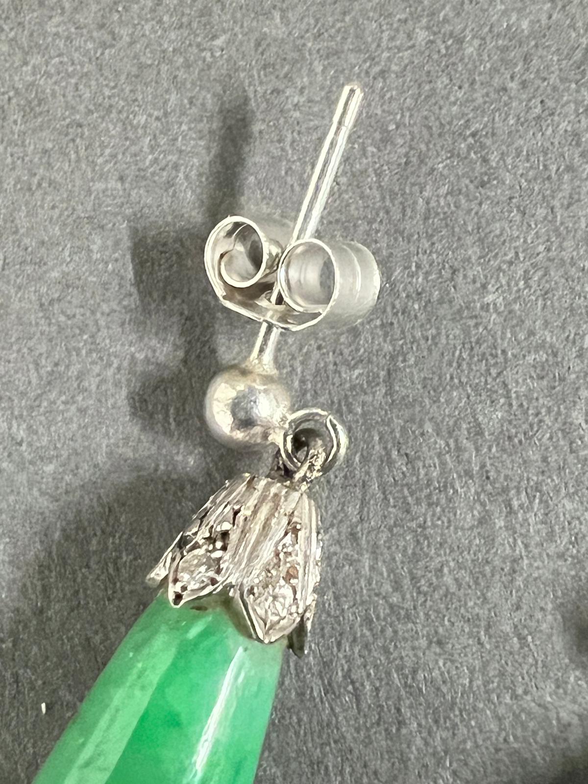 A pair of Chinese jade drop earrings - Image 4 of 6