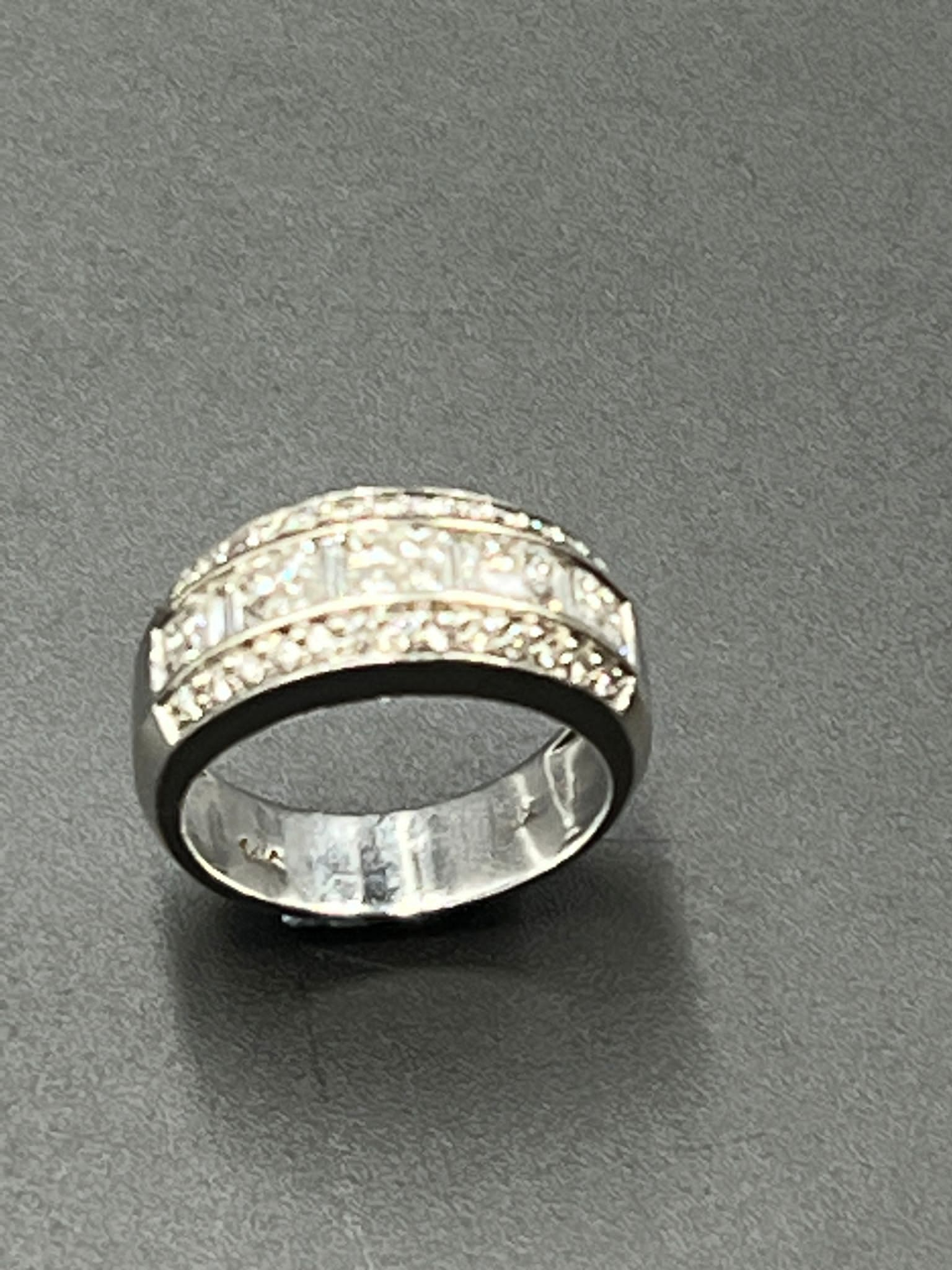 A 14ct white gold ring set with approximately 46 diamonds. Size N - Image 3 of 9