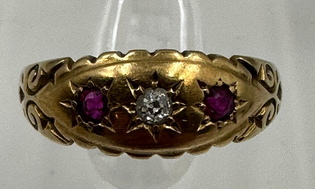 An antique 18ct gold diamond and ruby inset ring, approximate size m and weight 2.4g - Image 3 of 3