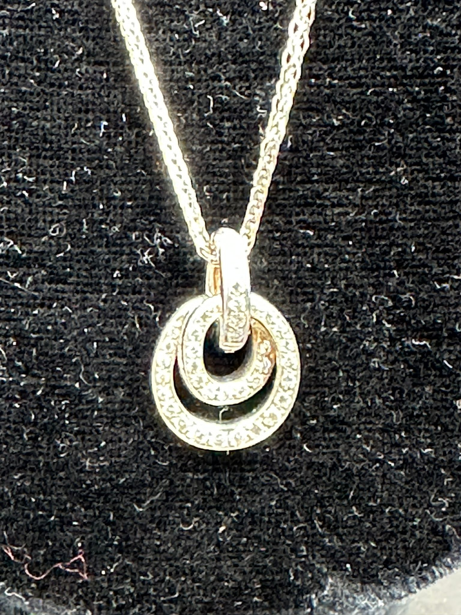 An 18ct white gold diamond pendant on 18ct white necklace - Image 4 of 5