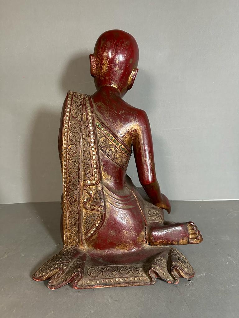 A wooden carved statue of a Mandalay monk painting in red and gold (H44cm) - Image 4 of 4