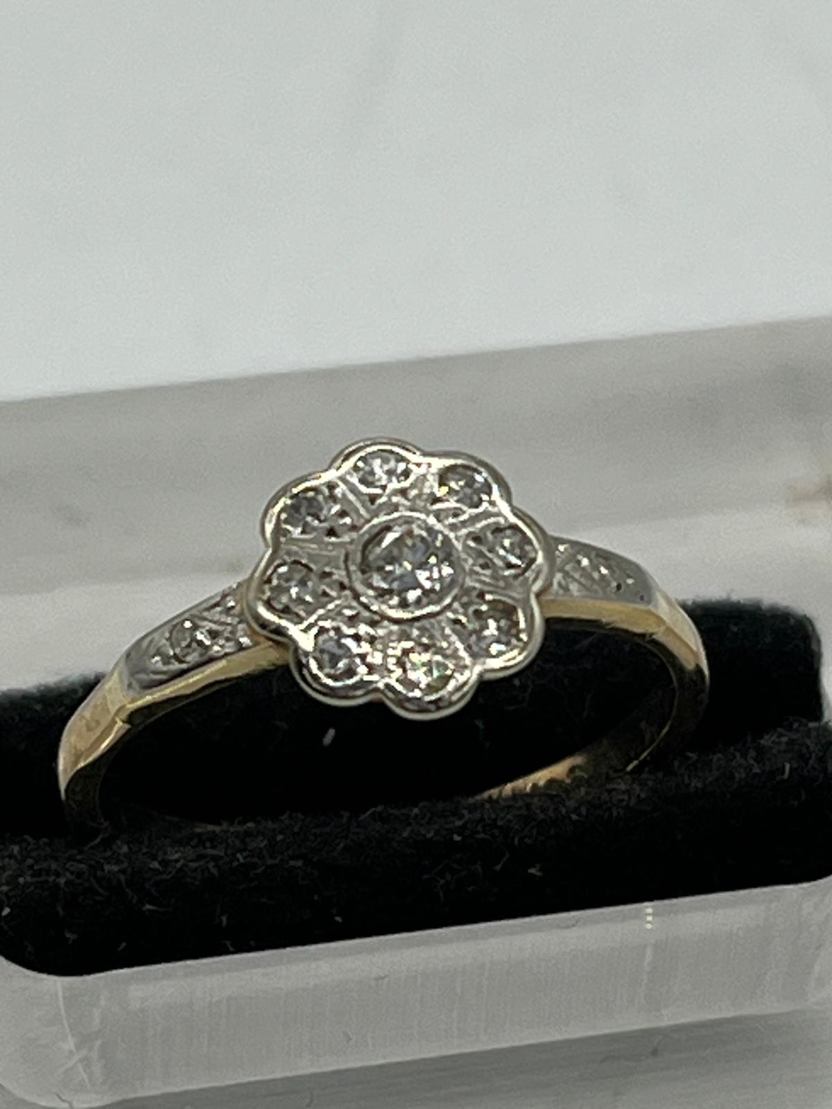 A 9ct gold antique daisy ring, approximate size O - Image 3 of 6