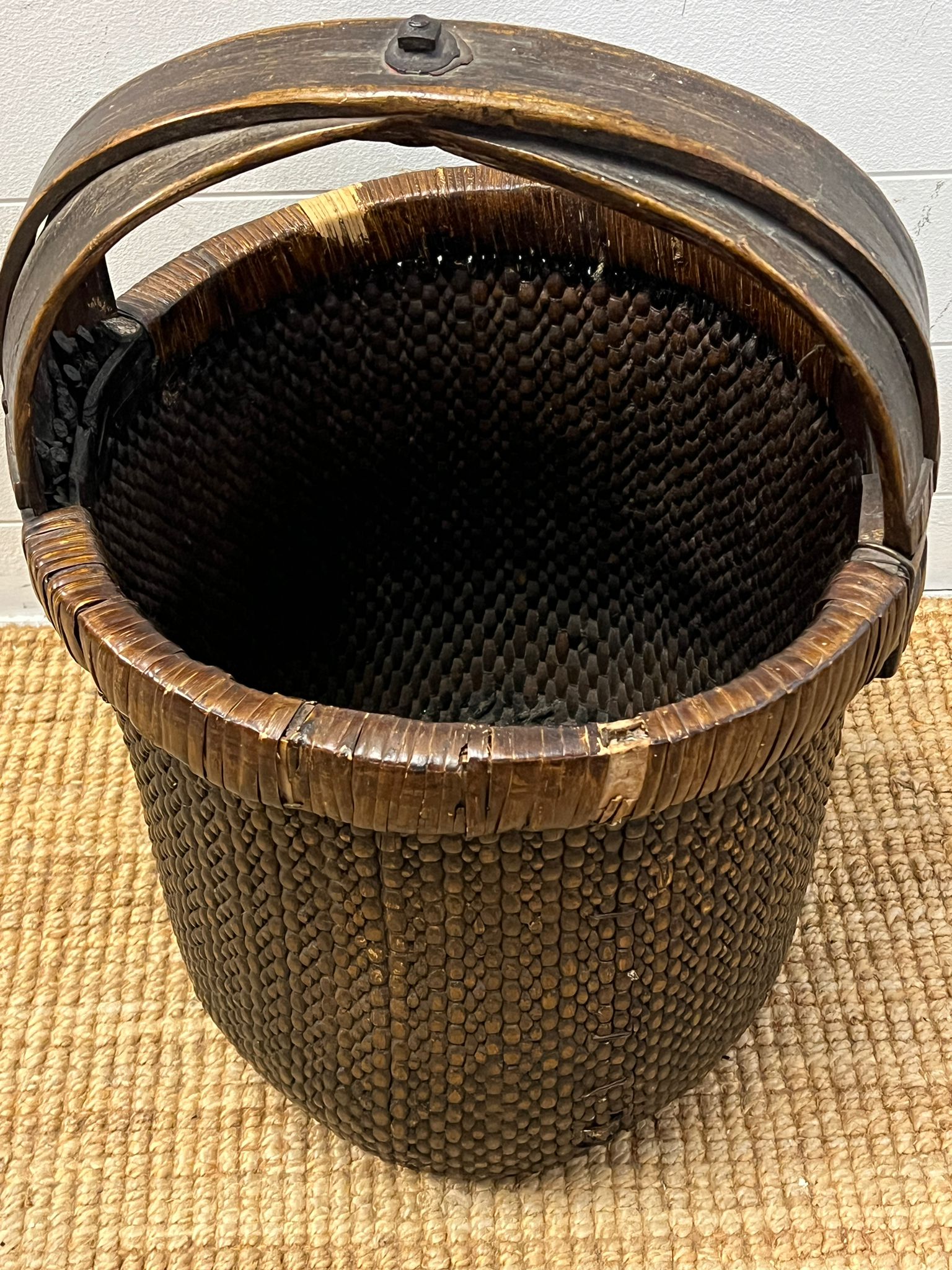 A Chinese woven carrying basket - Image 3 of 3