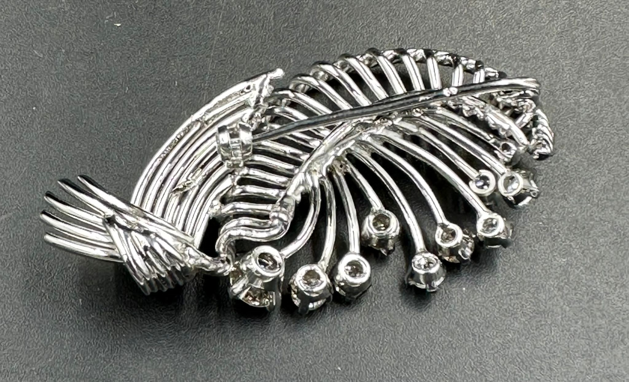 A white gold diamond spray brooch with a beautiful array of quality diamonds. - Image 2 of 5