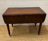 A Pembroke table on turned legs (H69cm W91cm D49cm)