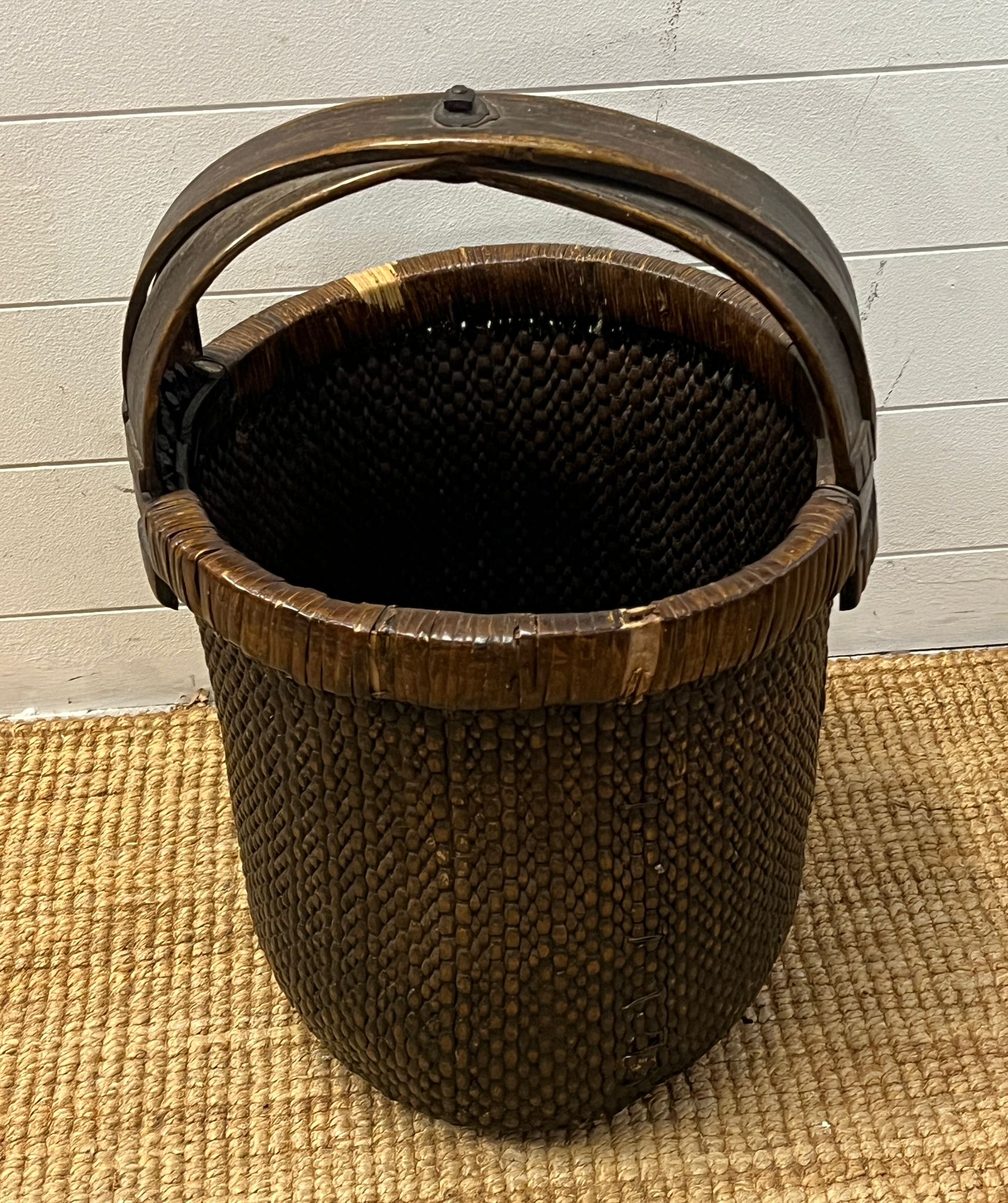 A Chinese woven carrying basket - Image 2 of 3