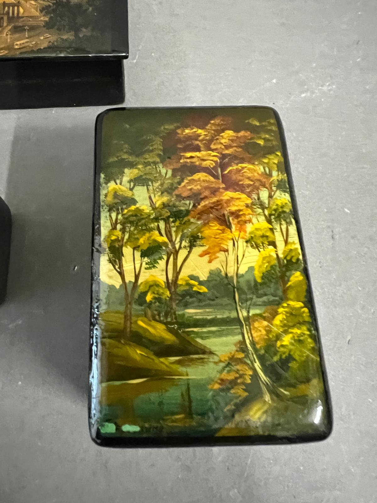 Five lacquered boxes with country and town scene - Image 2 of 6