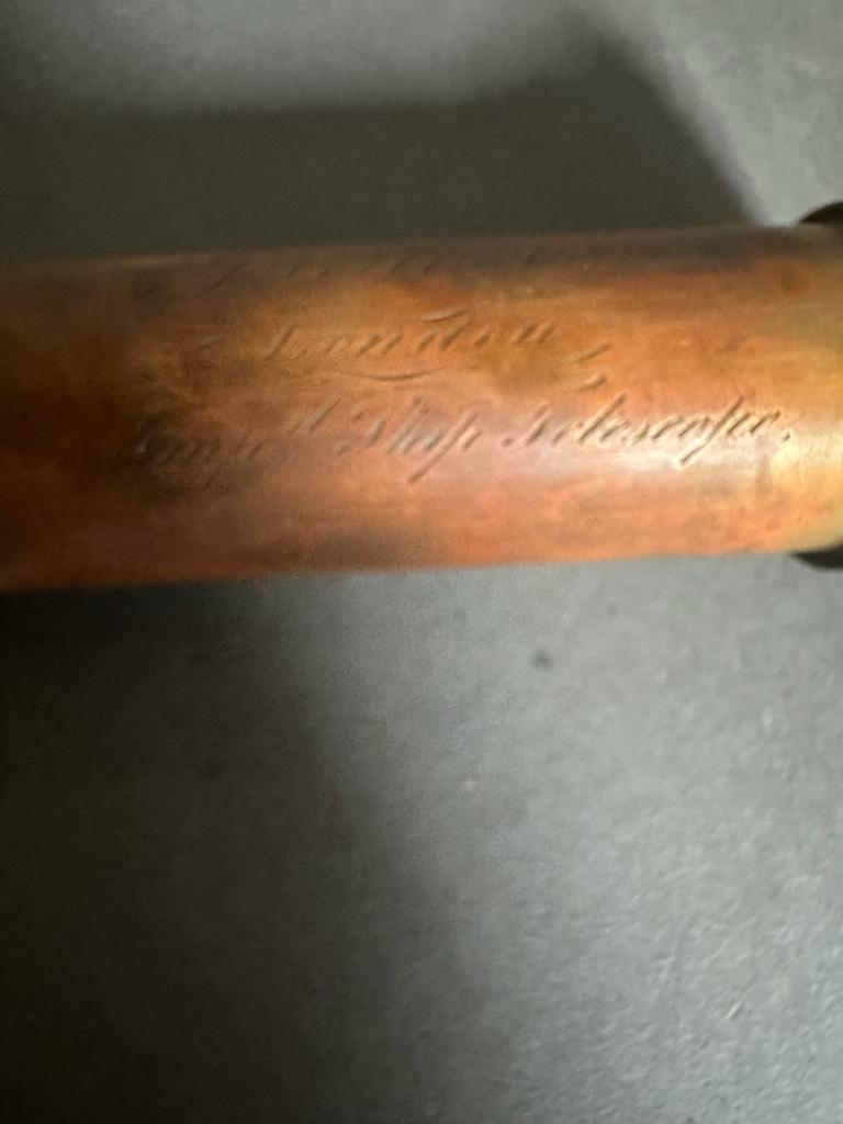 A vintage mahogany and brass mariners telescope - Image 4 of 6