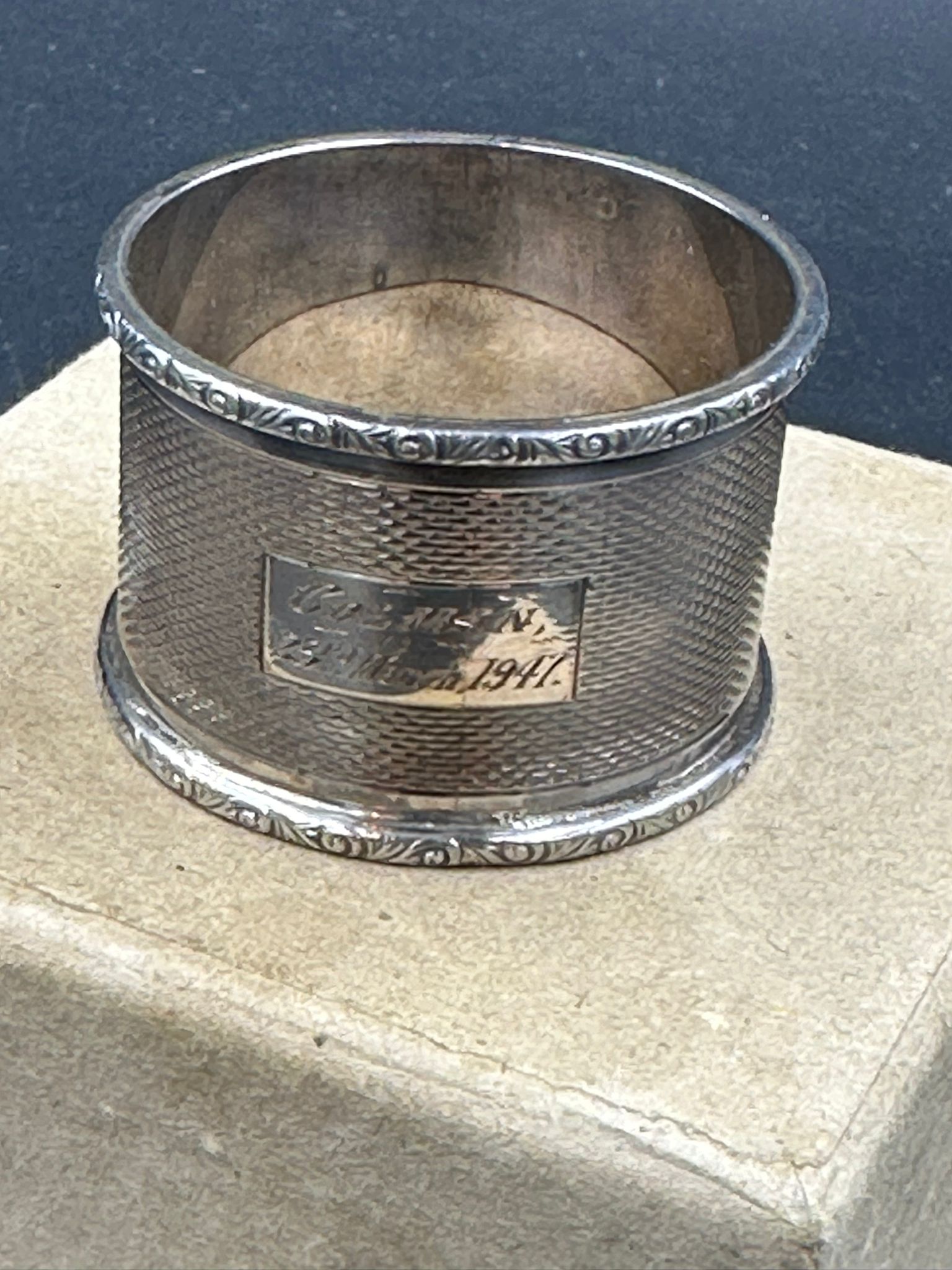 A single engraved silver napkin ring, hallmarked for Birmingham - Image 3 of 4