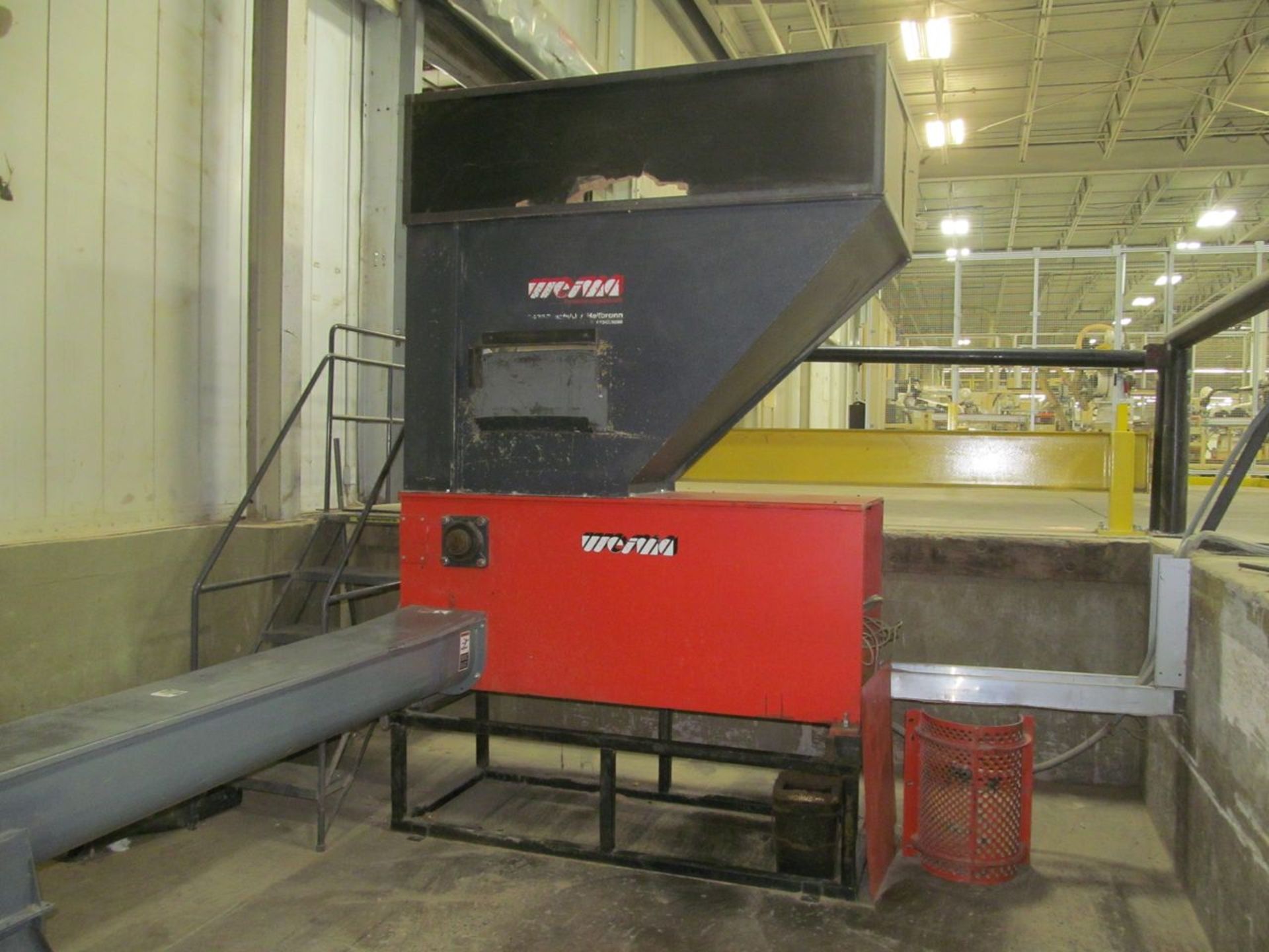 Weima Model WL 4 S Wood Scrap Grinder, S/N: 500-3925 (1998); with 22-Kw Motor, Infeed Chute, 10