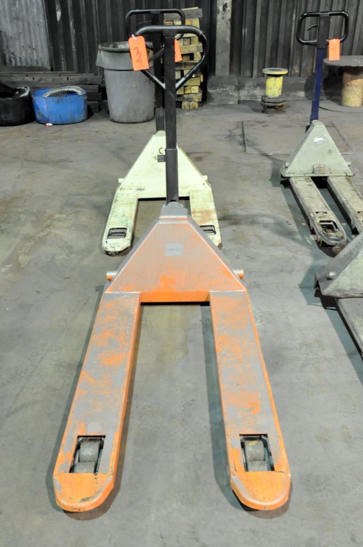 Hydraulic Pallet Jack with Screen Deck, (Mill Annex)