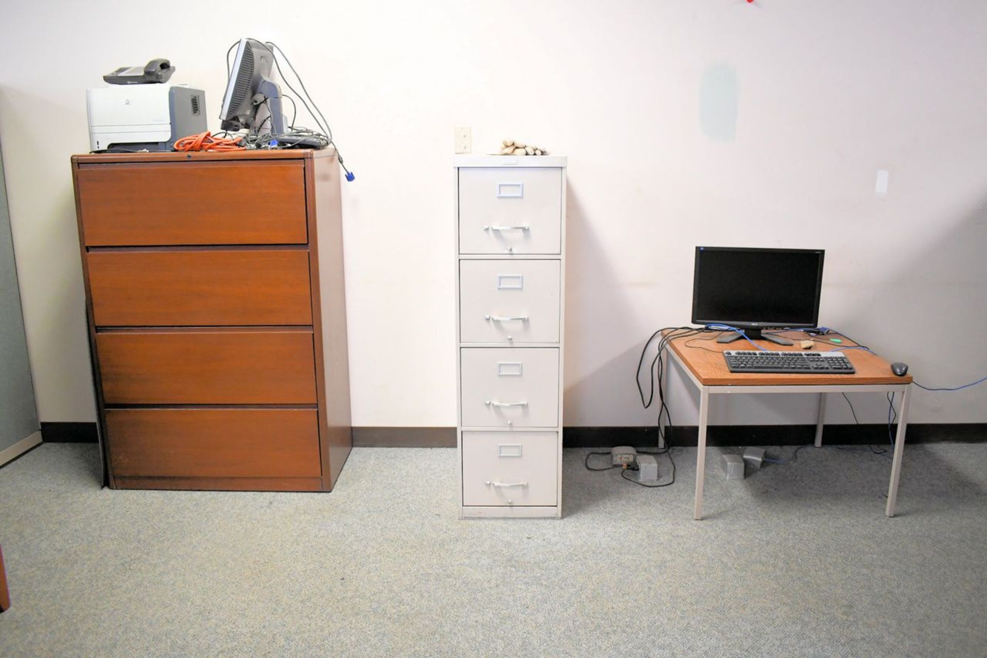 Lot - 4 Station Cubicle Partition Work System with Furniture, (File Cabinets Not Included), (Front - Image 3 of 5