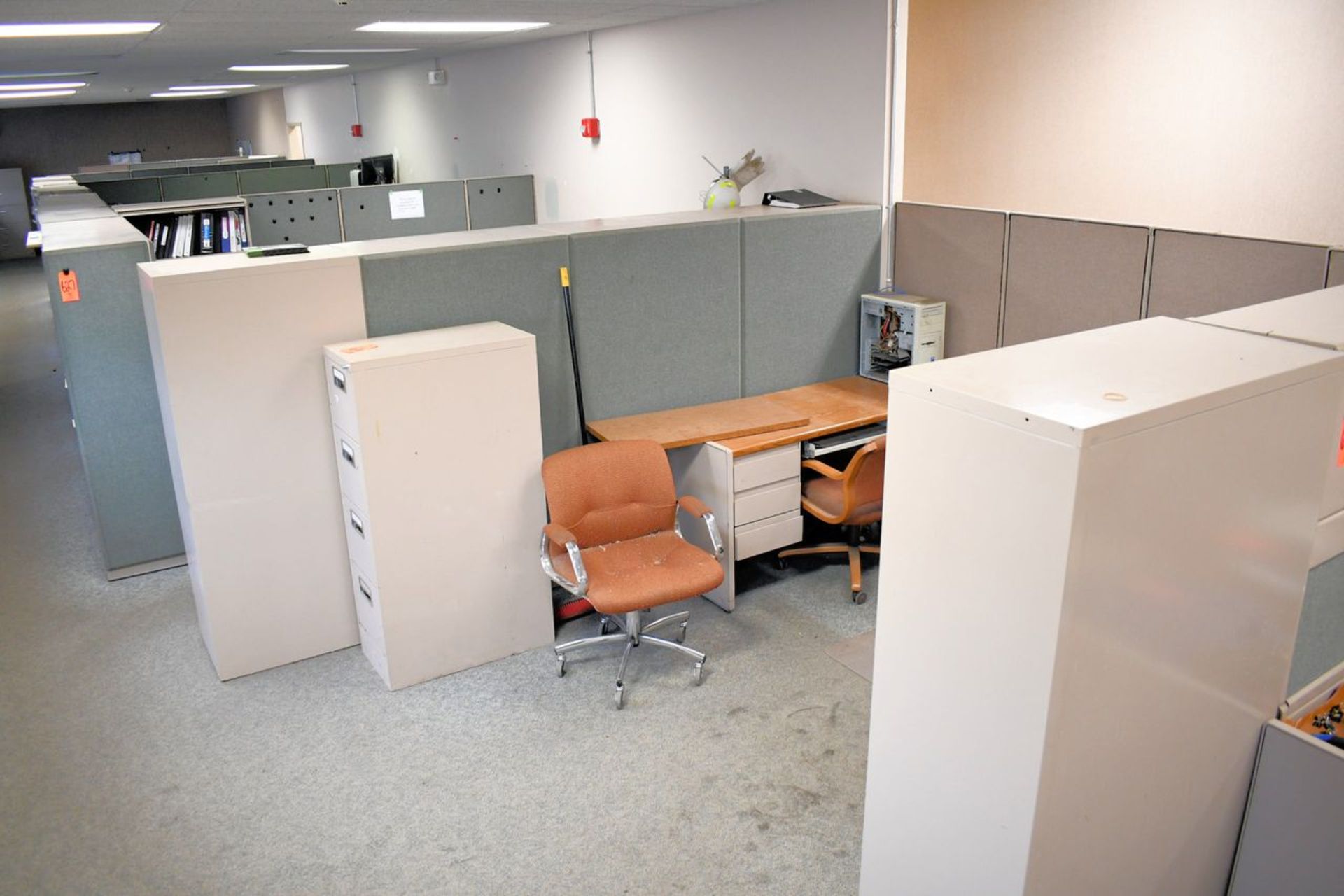 Lot - 4 Station Cubicle Partition Work System with Furniture, (File Cabinets Not Included), (Front