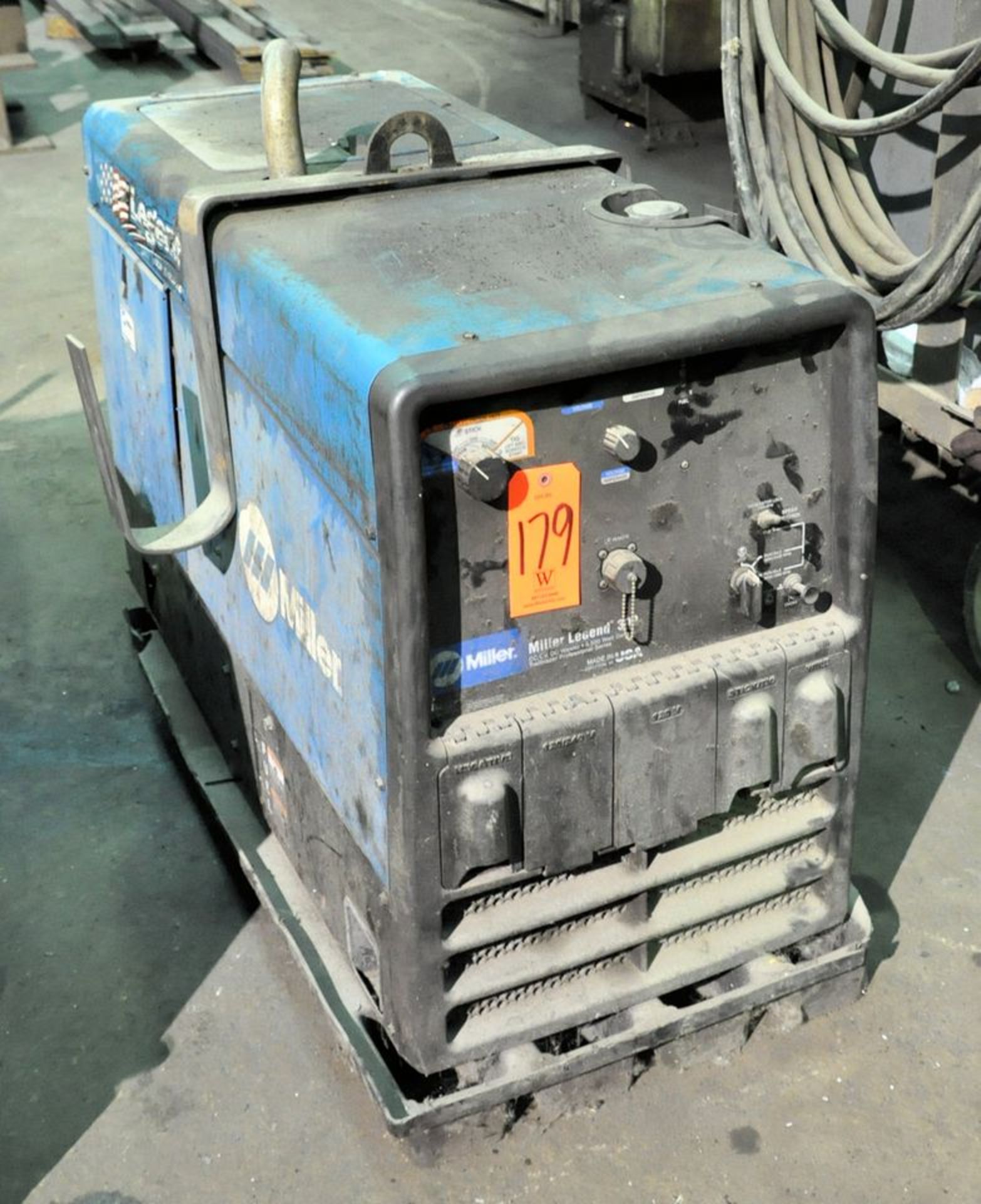 Miller Legend 302, 300-Amp Capacity CC CV DC Gas Powered Portable Arc Welding Power Source, S/n - Image 2 of 4