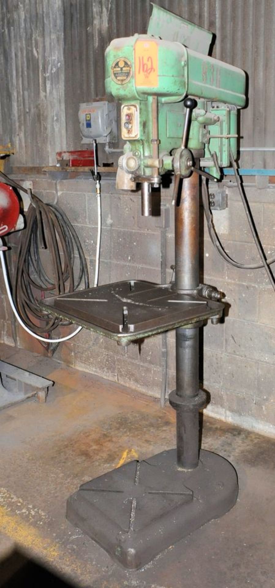 Walker-Turner 20" Variable Speed Floor Standing Drill Press, 15 1/2" x 18" Work Surface, Work Light,