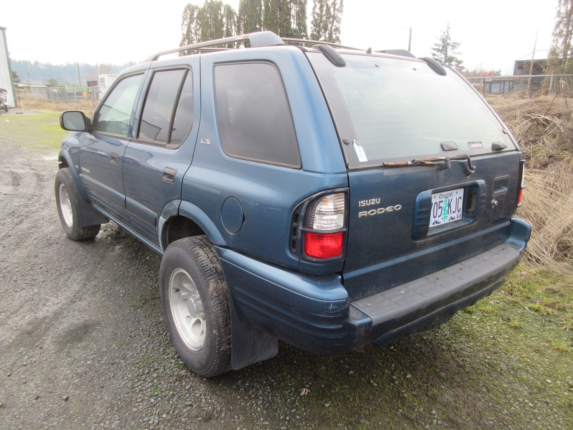 Isuzu Rodeo LS 4-Door Sports Utility Vehicle, VIN: 4S2CK58W914361609 (2001); with V6 Gas Engine, - Image 4 of 7