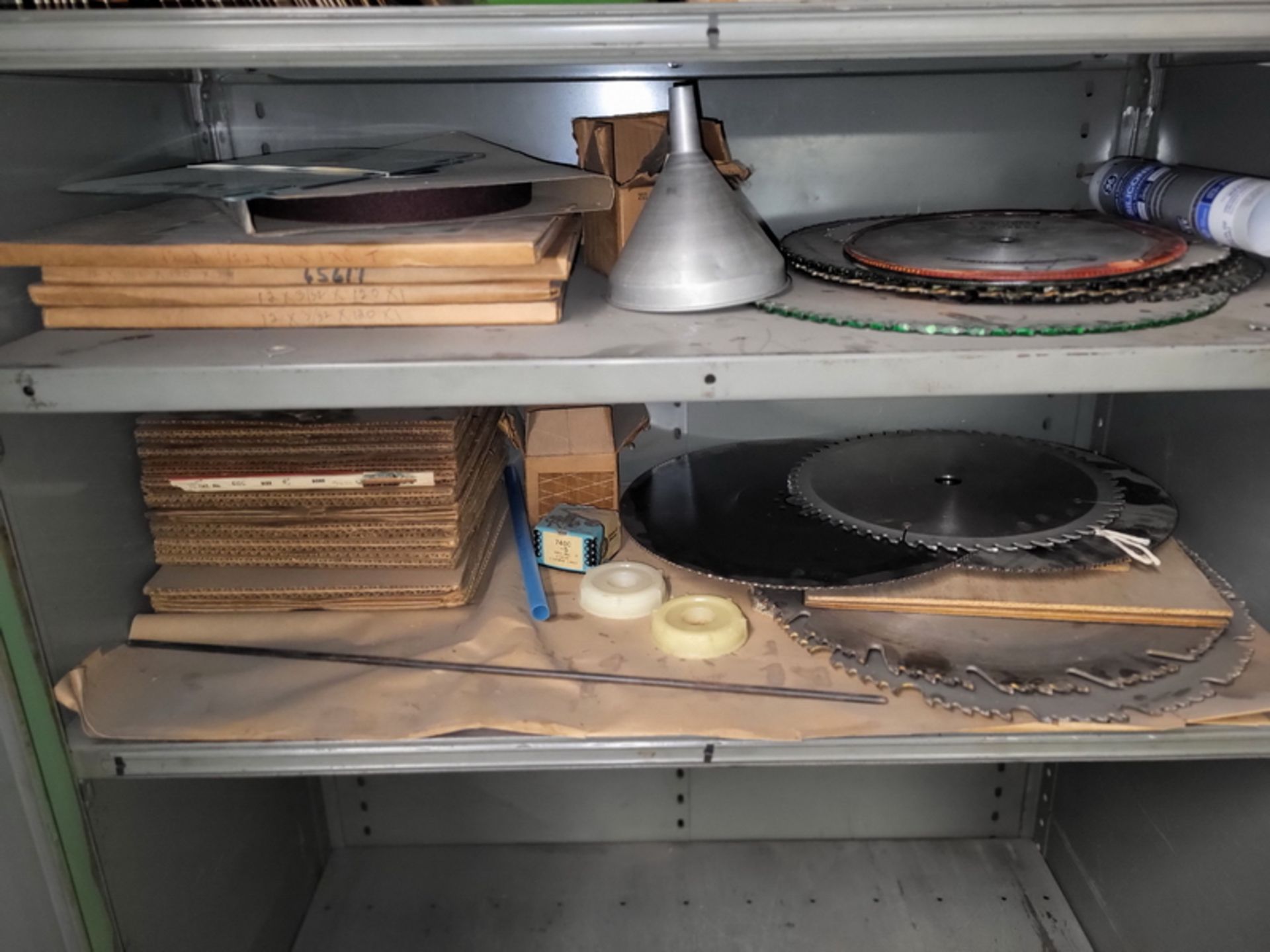 Lot - Shelving Unit & Contents; with Assorted Carbide Tipped Saw Blades, Circular Saw Blades, - Image 5 of 5