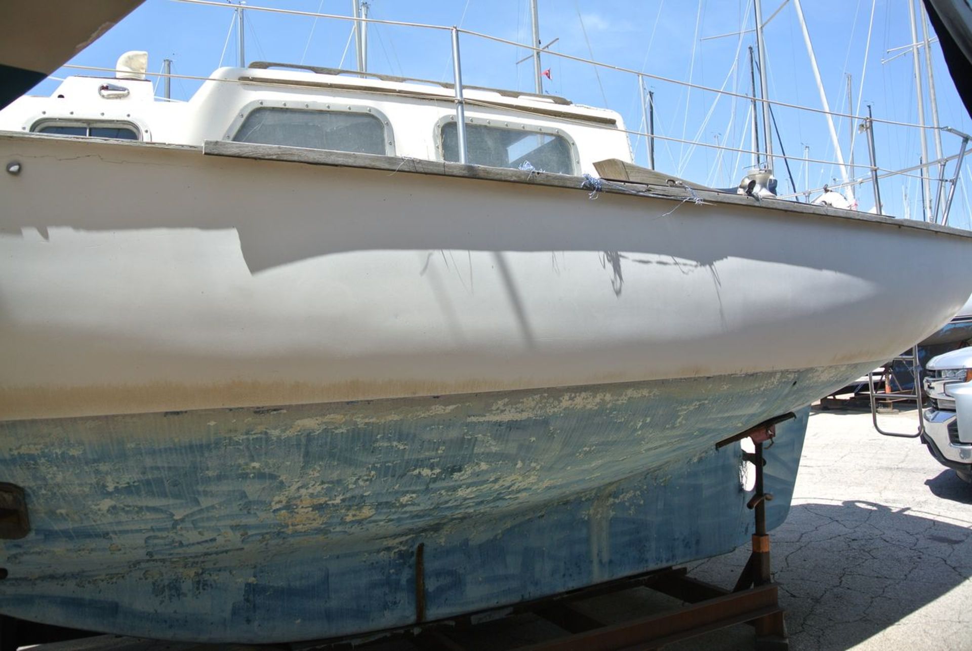 "Tivoli" - 1969 Tartan 27 Sailboat, with Universal M2-12 Engine; HIN: 403; 27 ft. Length, 8.62 ft. - Image 4 of 11