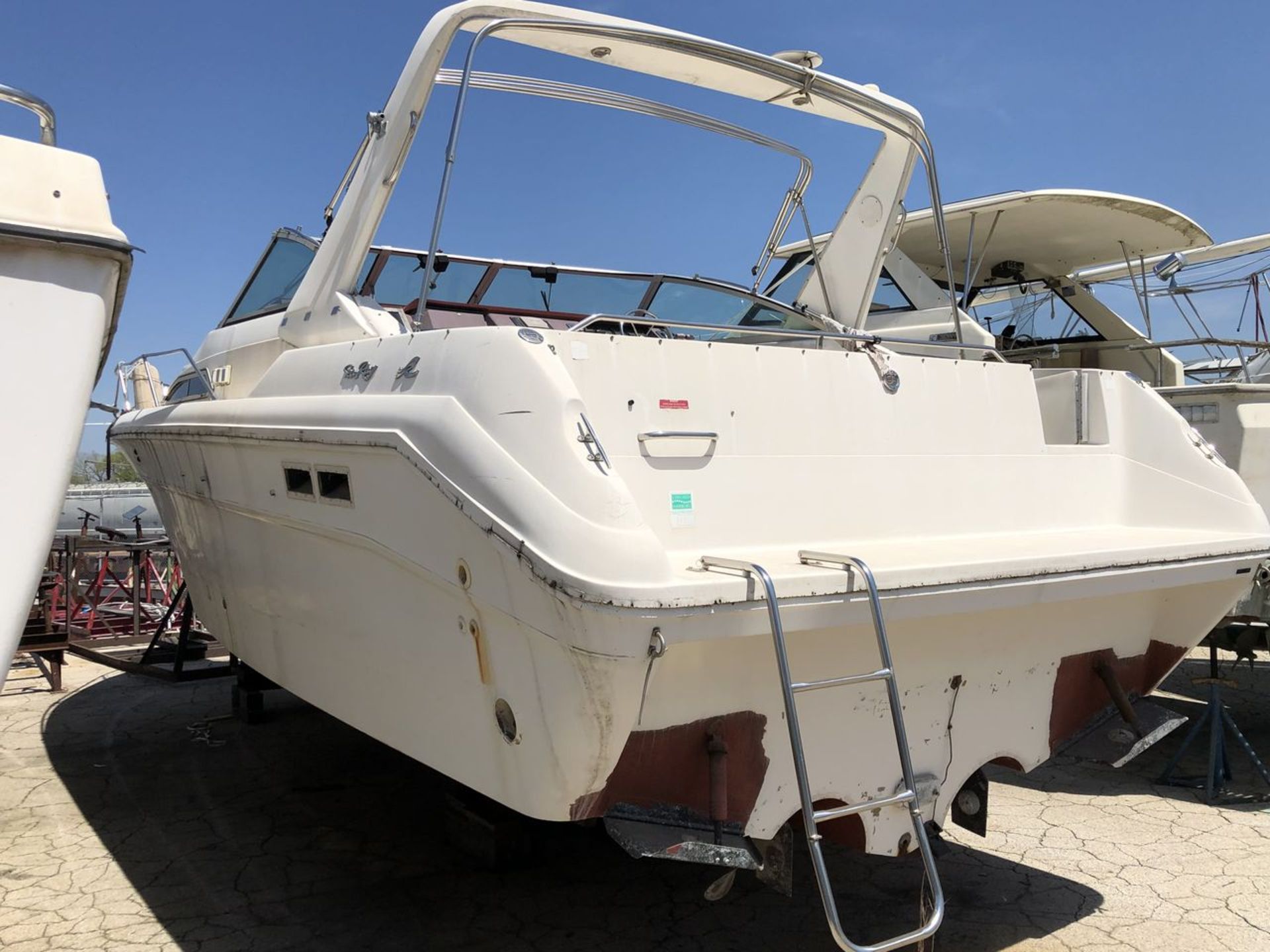 "Friendly Confines" - 1990 Sea Ray 30 Power Boat, HIN: SERT1130K990; 30 ft. Length, 11 ft. Beam, - Image 5 of 10