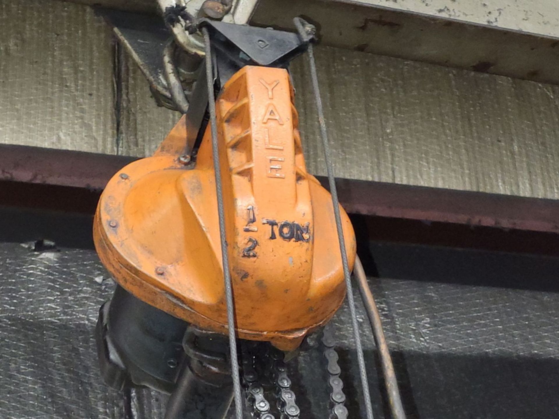 Yale 1/2-Ton Electric Chain Hoist, with Trolley & Beam Mounted Swinging Jib - Image 3 of 3