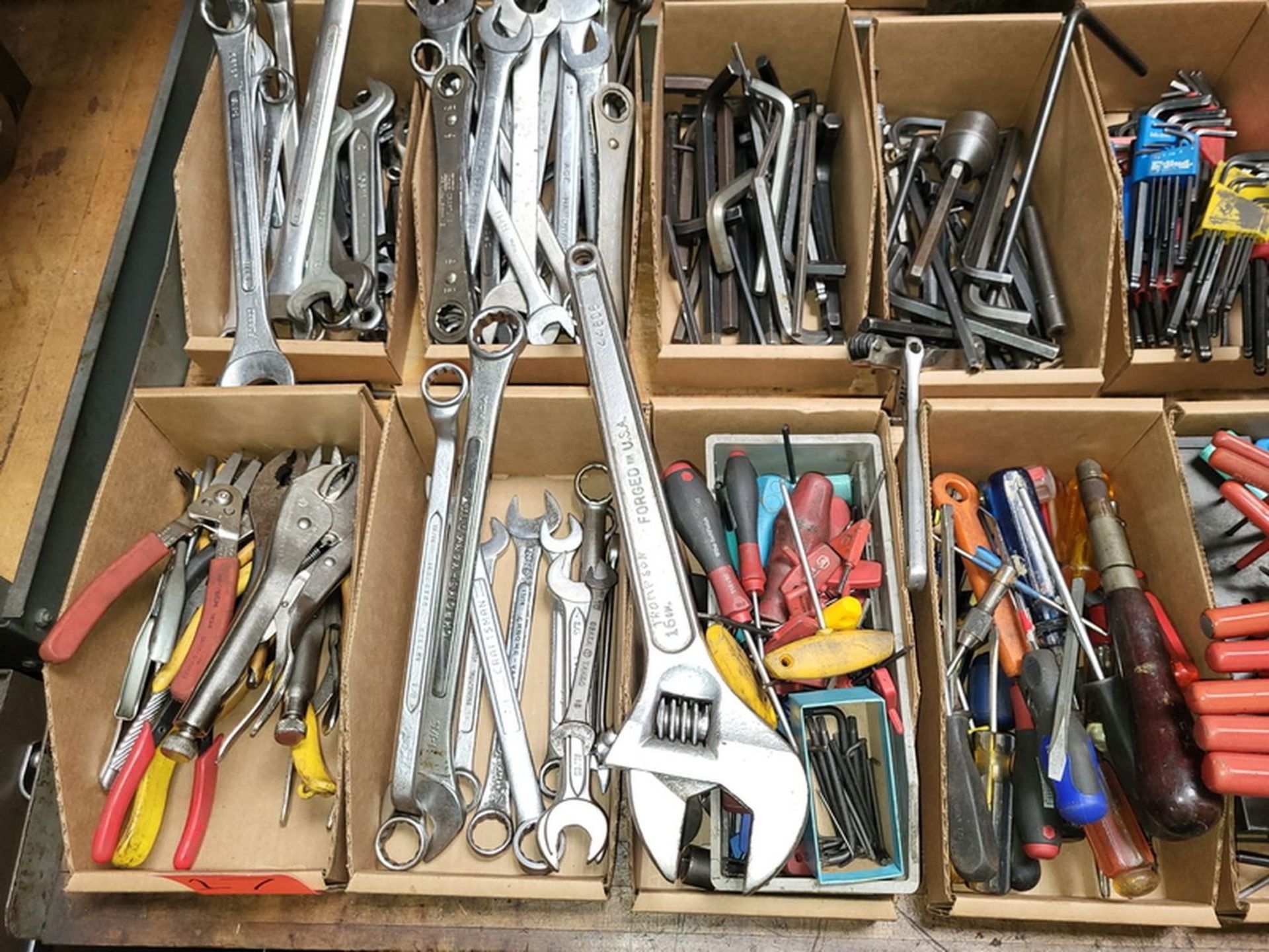 Lot - Assorted Hand Tools, to Include: Box Wrenches, Pliers, Allen Wrenches, Hand Files, Hammers, - Bild 3 aus 4