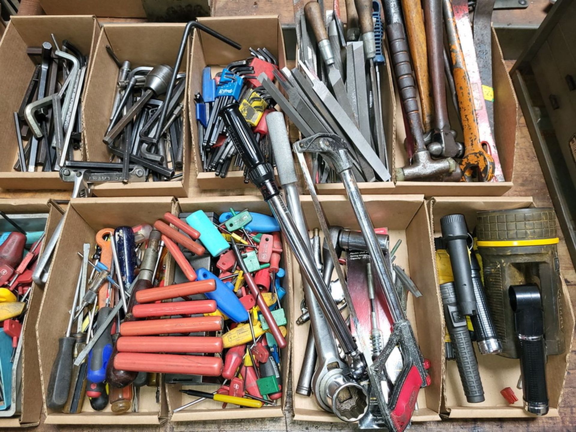 Lot - Assorted Hand Tools, to Include: Box Wrenches, Pliers, Allen Wrenches, Hand Files, Hammers, - Bild 4 aus 4