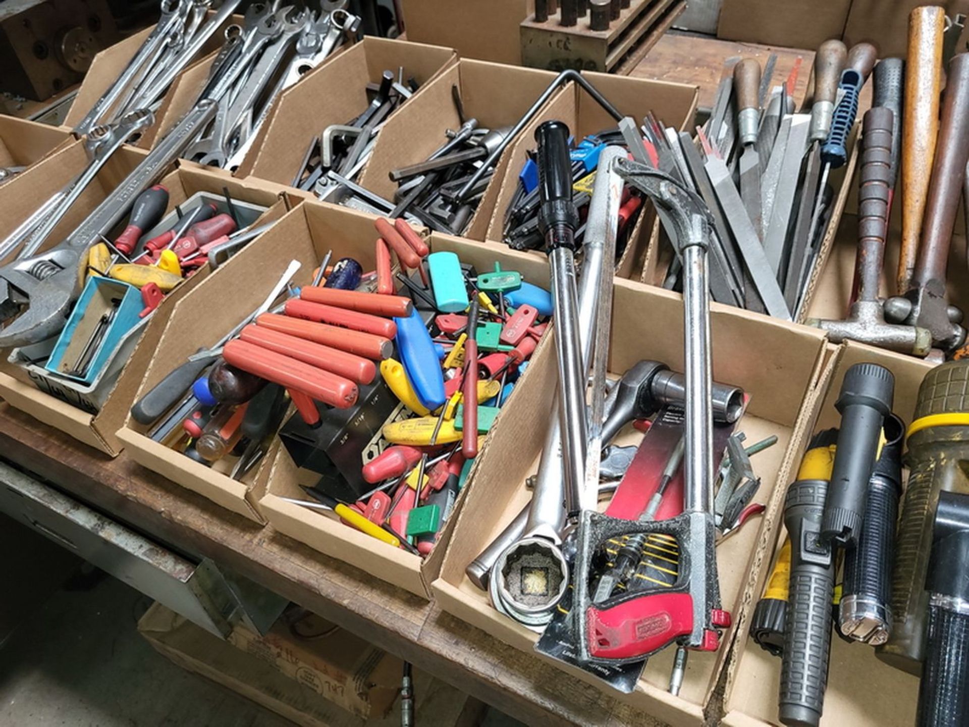 Lot - Assorted Hand Tools, to Include: Box Wrenches, Pliers, Allen Wrenches, Hand Files, Hammers, - Bild 2 aus 4