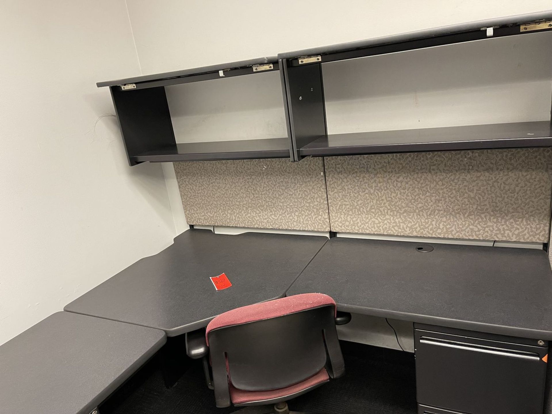 Haworth Cubicle, with Chair (No Partition Walls)