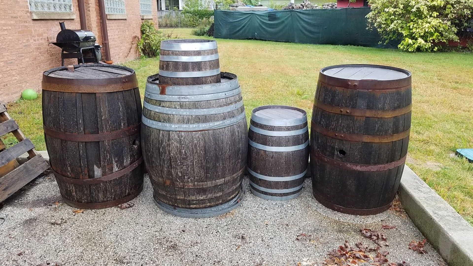 Lot - (5) approx. Assorted Wood Oak Barrels, of Various Sizes (Located Outside) (Removal Cost: N/C)