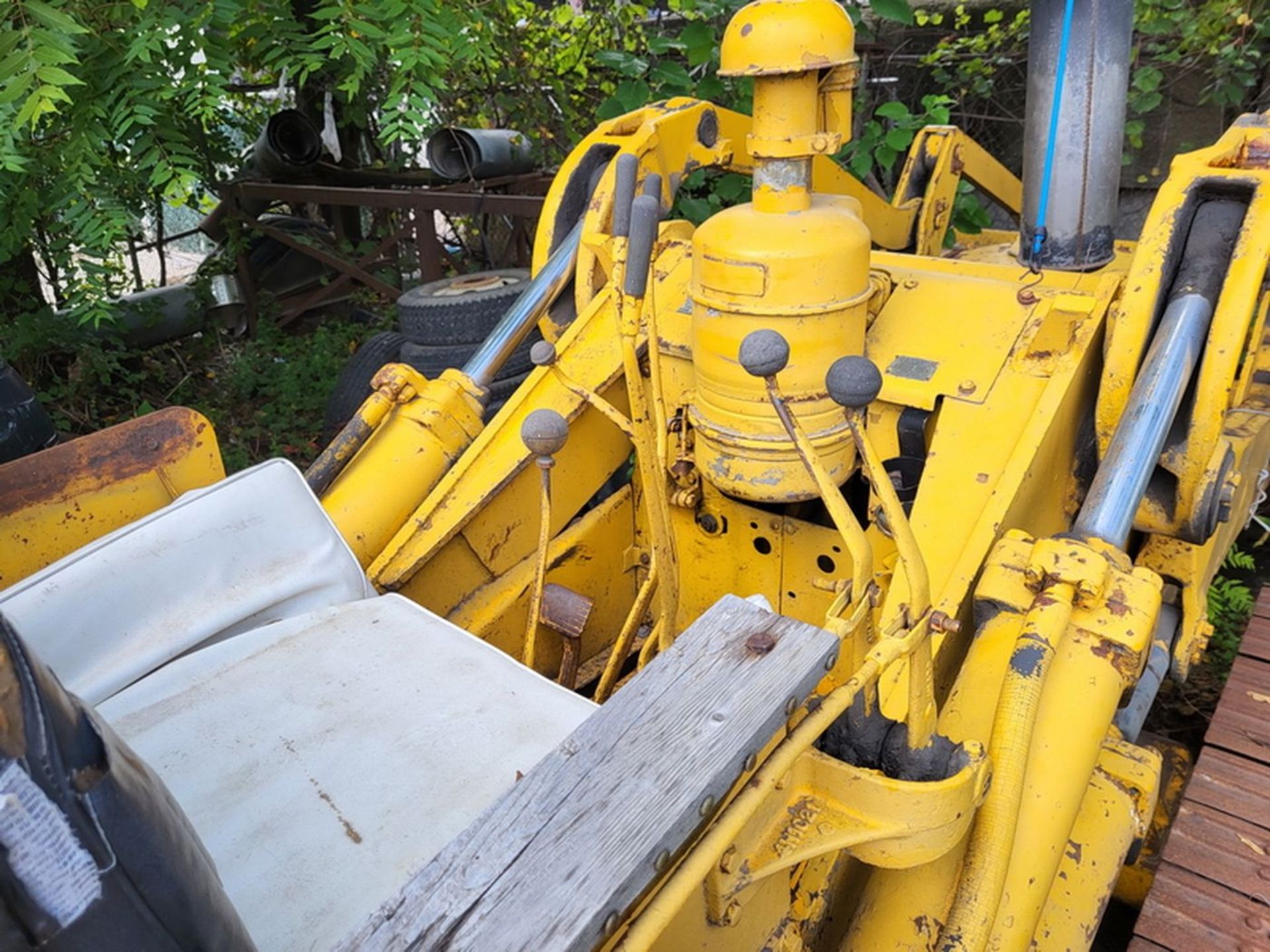 1957 Cat 955 Crawler Dozer, Adjustable Bucket (Needs Service) (Sold - Subject to Approval) - Image 3 of 8