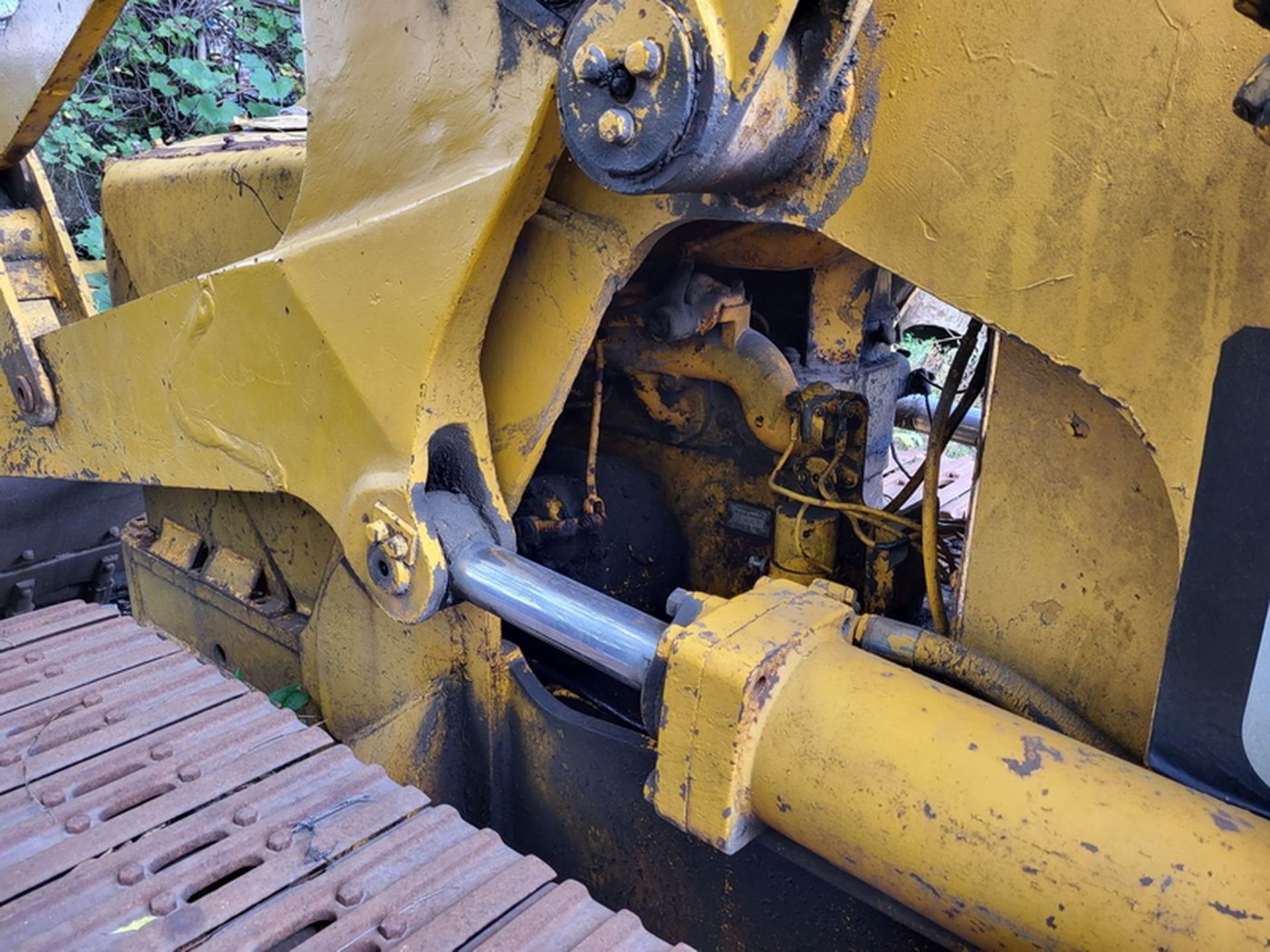 1957 Cat 955 Crawler Dozer, Adjustable Bucket (Needs Service) (Sold - Subject to Approval) - Image 5 of 8