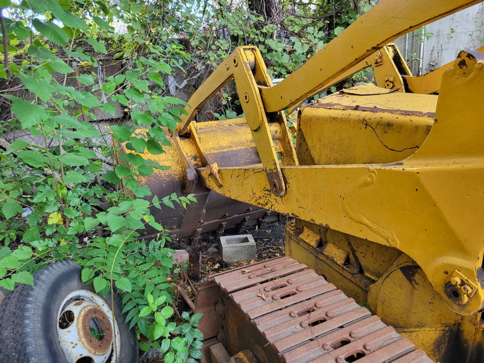 1957 Cat 955 Crawler Dozer, Adjustable Bucket (Needs Service) (Sold - Subject to Approval) - Image 6 of 8