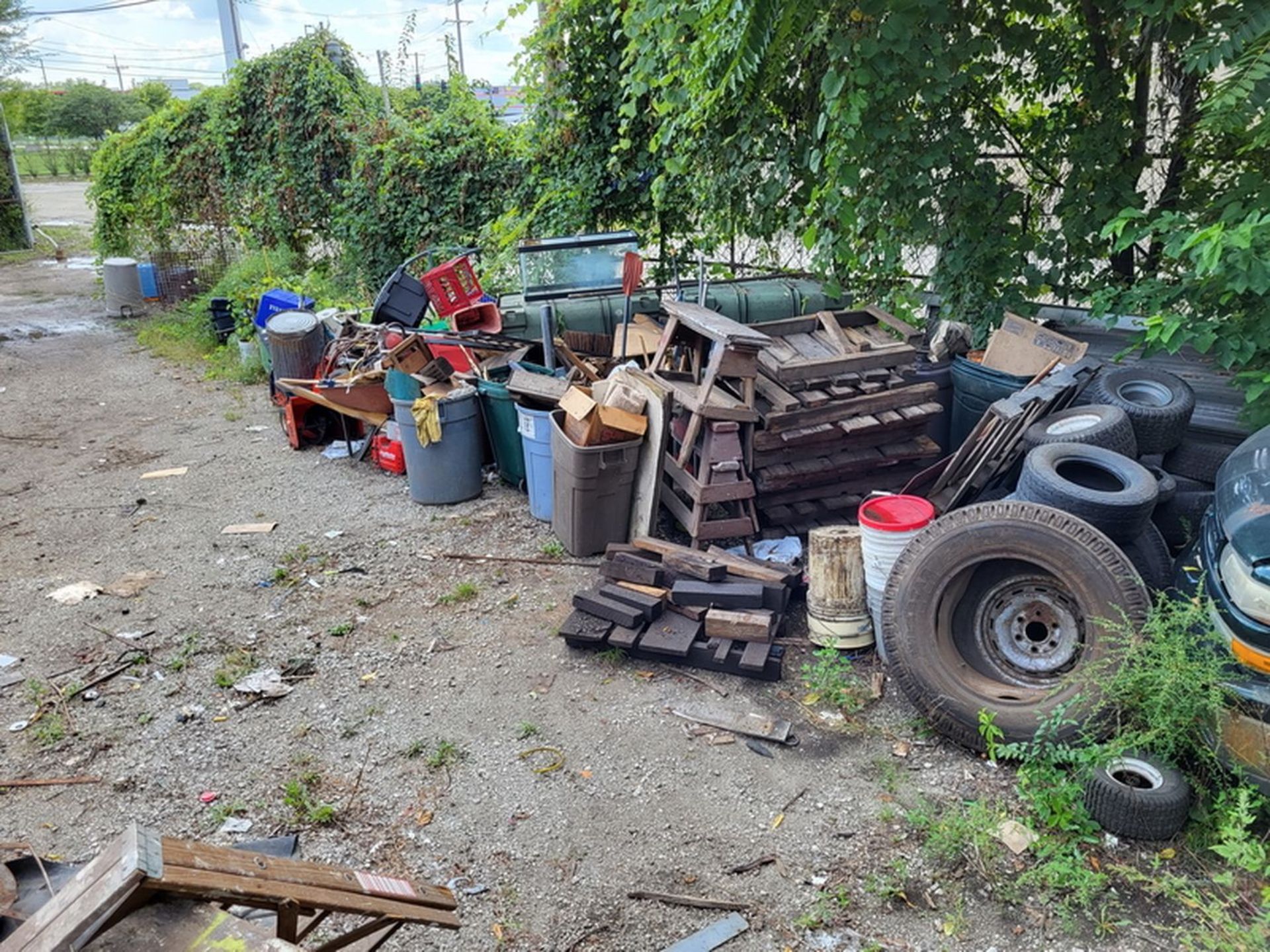 Lot - Balance of Yard Scrap - Image 5 of 7