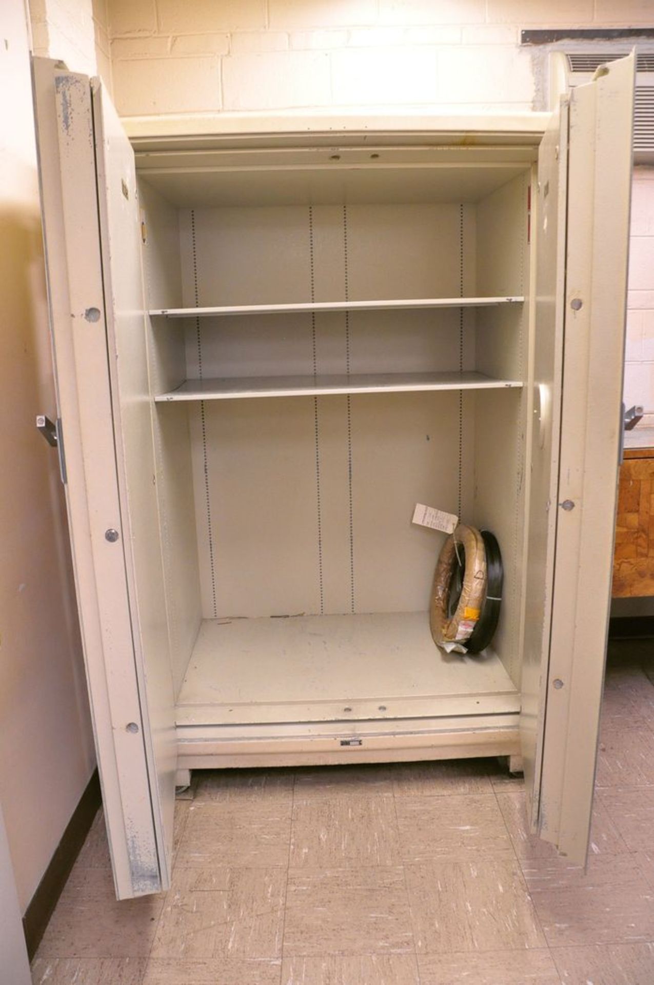 Mosler 50 in. Wide x 36 in. Deep x 75 in. High 2-Door Combination Safe (Removal Cost : $200) - Image 2 of 2