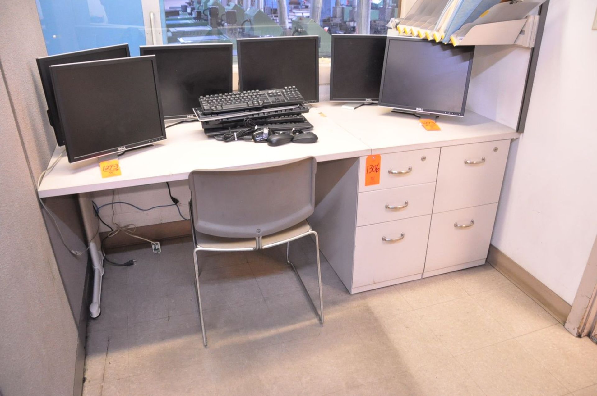 Lot - Partition Work Stations with (4) Desks and (5) Chairs in (1) Room (Removal Cost : $100) - Image 5 of 7