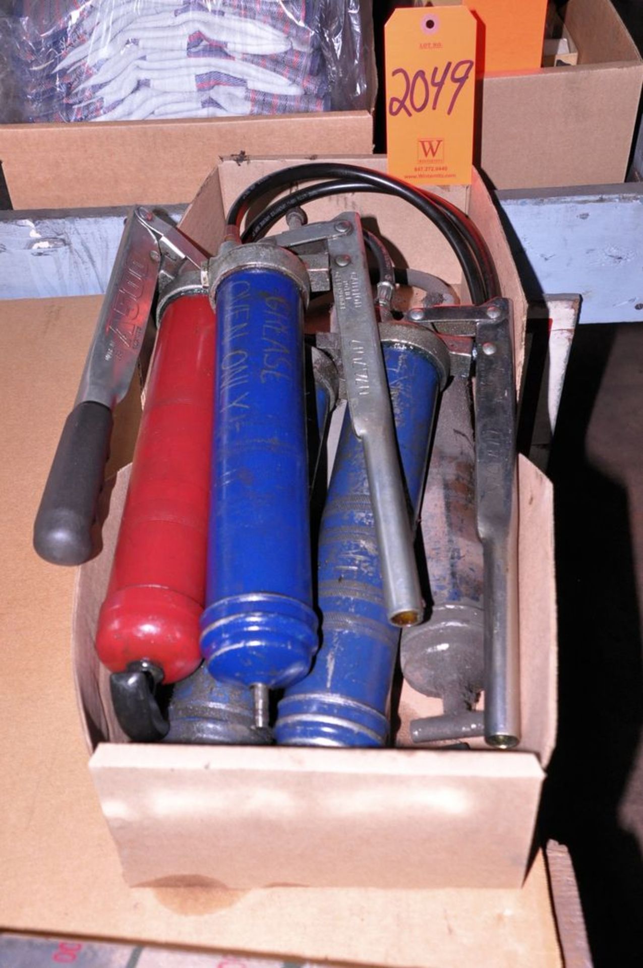 Lot - Grease Guns in (1) Box (Removal Cost : N/C)