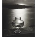 HERBERT LIST: „Goldfischglas/Santorin 1937“.