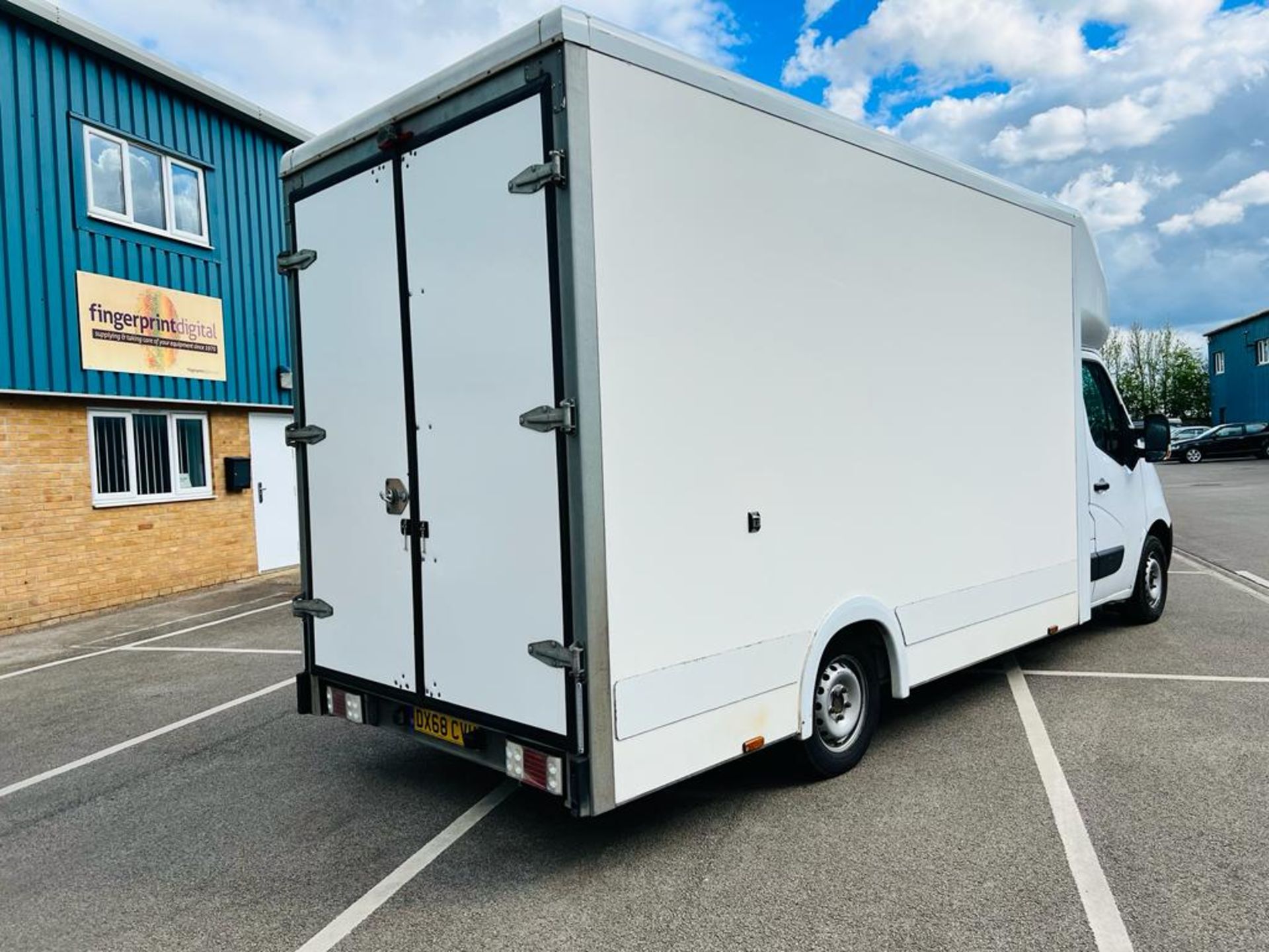 Renault Master 2.3DCI Low Loader Luton *LWB* Euro 6 -130Bhp -2019 Model - ULEZ AirCon - Image 3 of 18