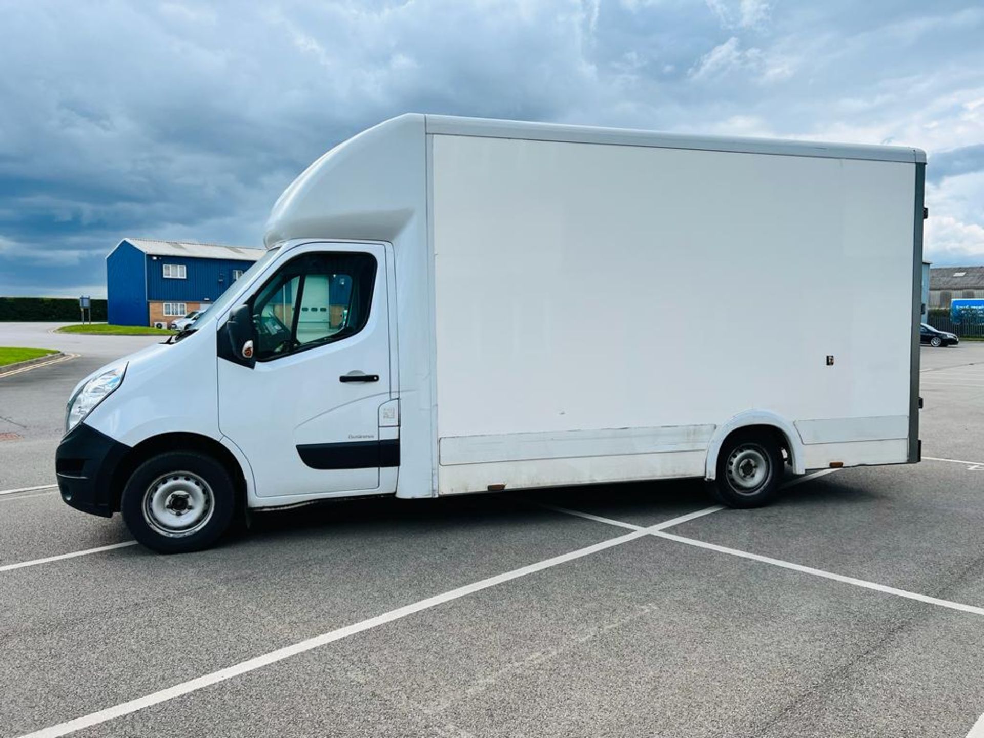 Renault Master 2.3DCI Low Loader Luton *LWB* Euro 6 -130Bhp -2019 Model - ULEZ AirCon - Image 2 of 18