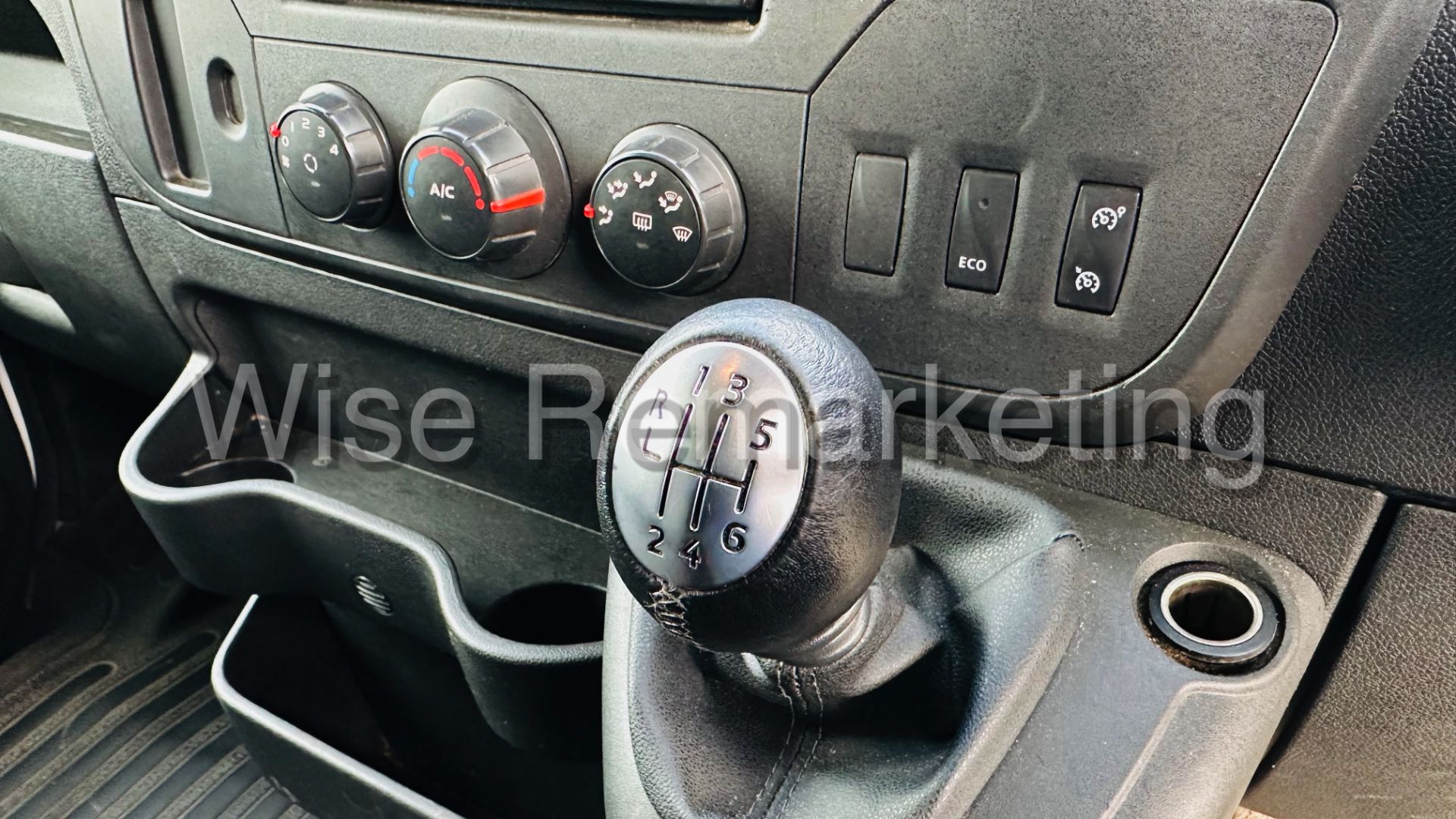 (RESERVE MET)Renault Master LL35 *LWB - LowLoader / Luton Box Van (2019) 6 Speed *Air Con* (Euro 6) - Image 25 of 30