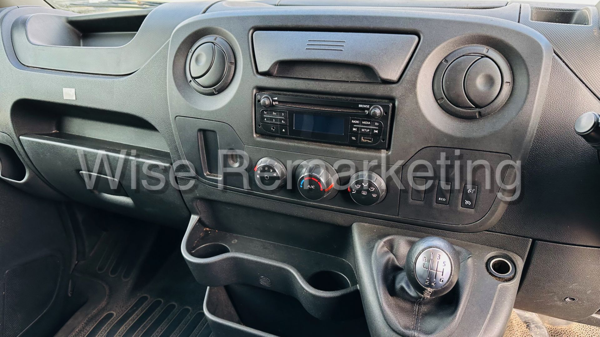 (RESERVE MET)Renault Master LL35 *LWB - LowLoader / Luton Box Van (2019) 6 Speed *Air Con* (Euro 6) - Image 22 of 30