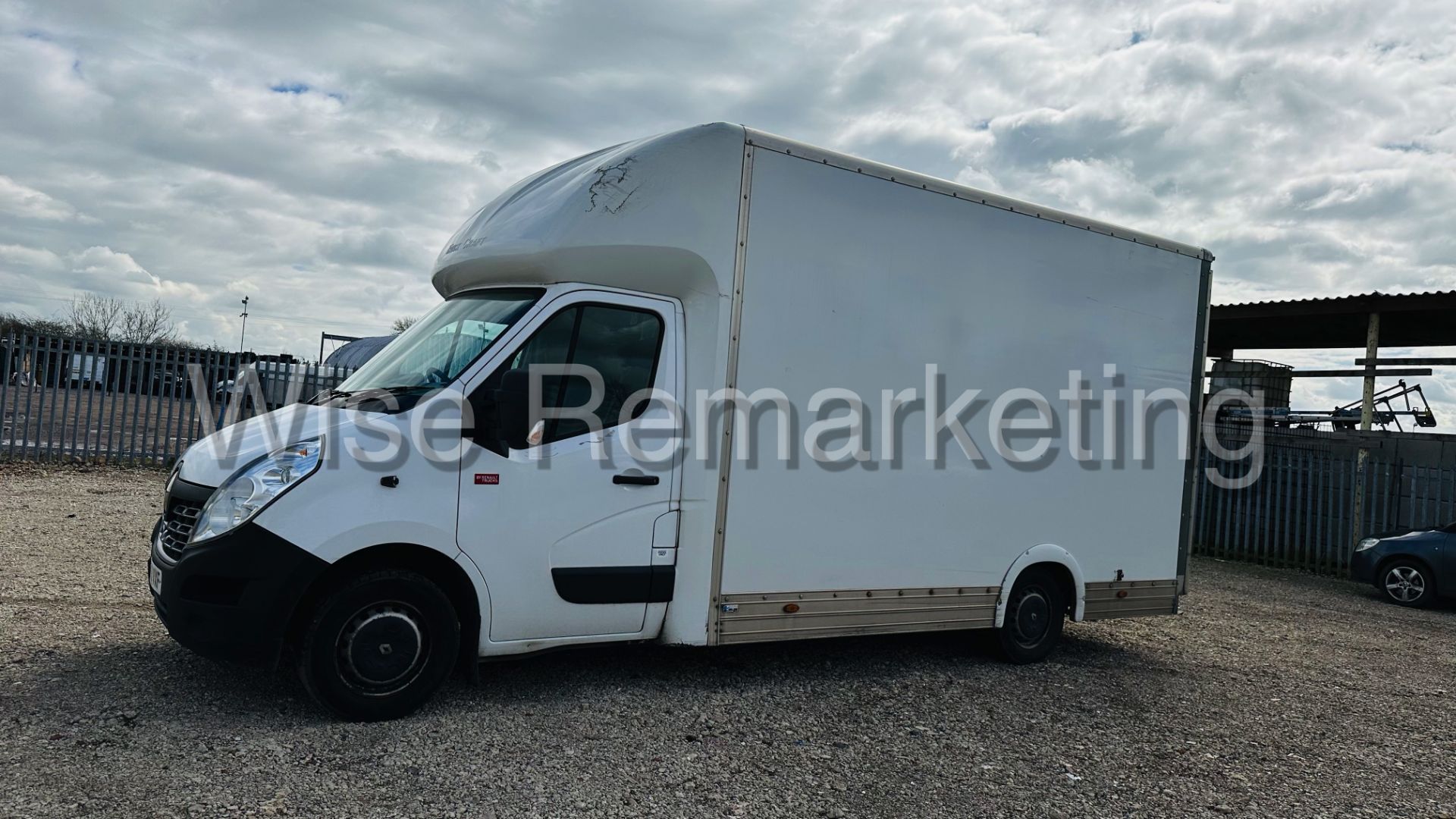 (RESERVE MET)Renault Master LL35 *LWB - LowLoader / Luton Box Van (2019) 6 Speed *Air Con* (Euro 6) - Image 4 of 30
