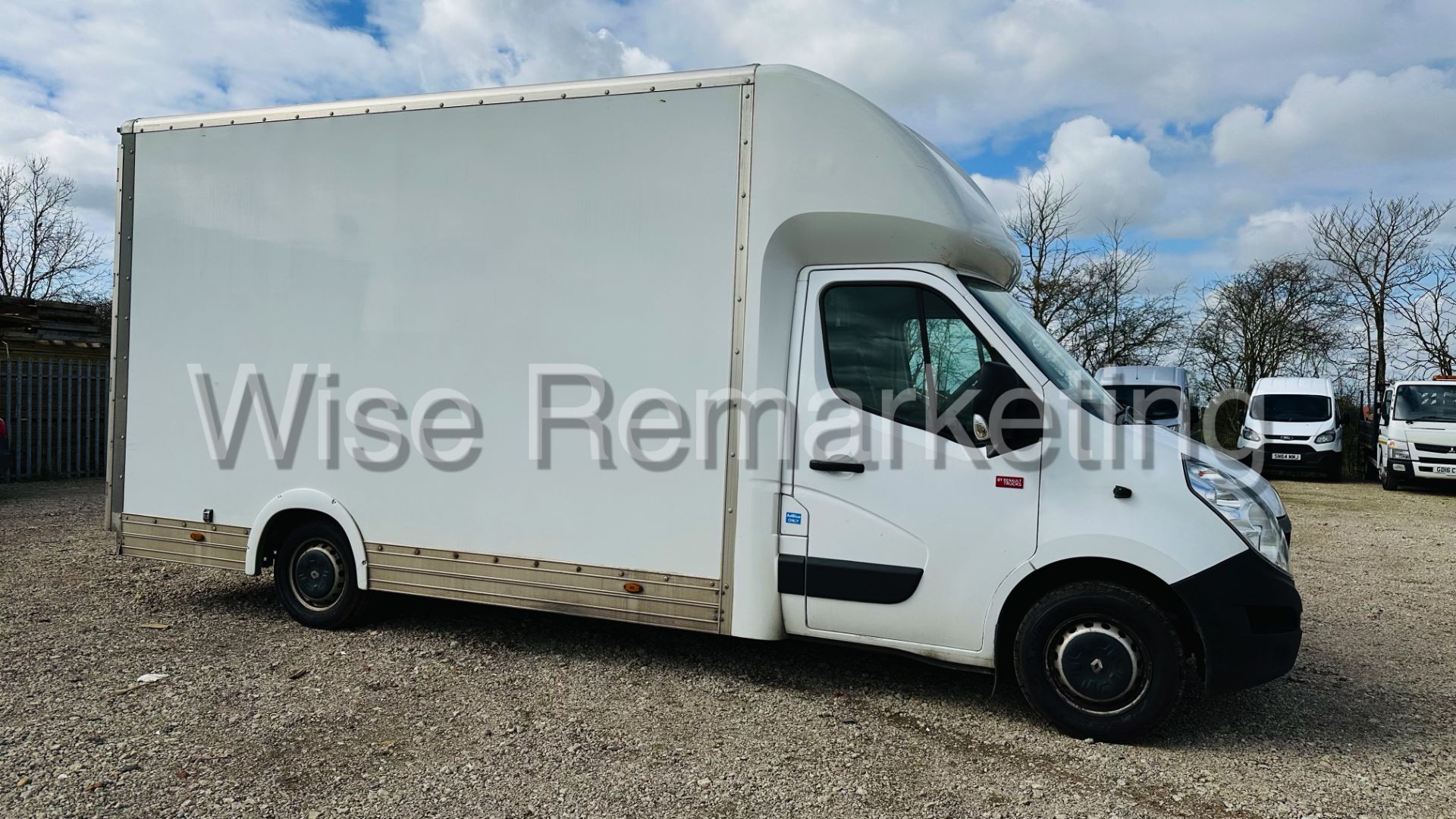 (RESERVE MET)Renault Master LL35 *LWB - LowLoader / Luton Box Van (2019) 6 Speed *Air Con* (Euro 6)
