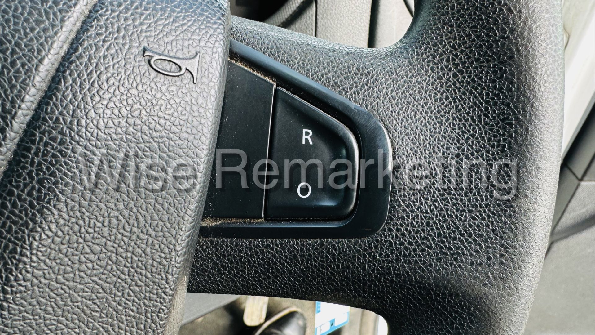 (RESERVE MET)Renault Master LL35 *LWB - LowLoader / Luton Box Van (2019) 6 Speed *Air Con* (Euro 6) - Image 28 of 30