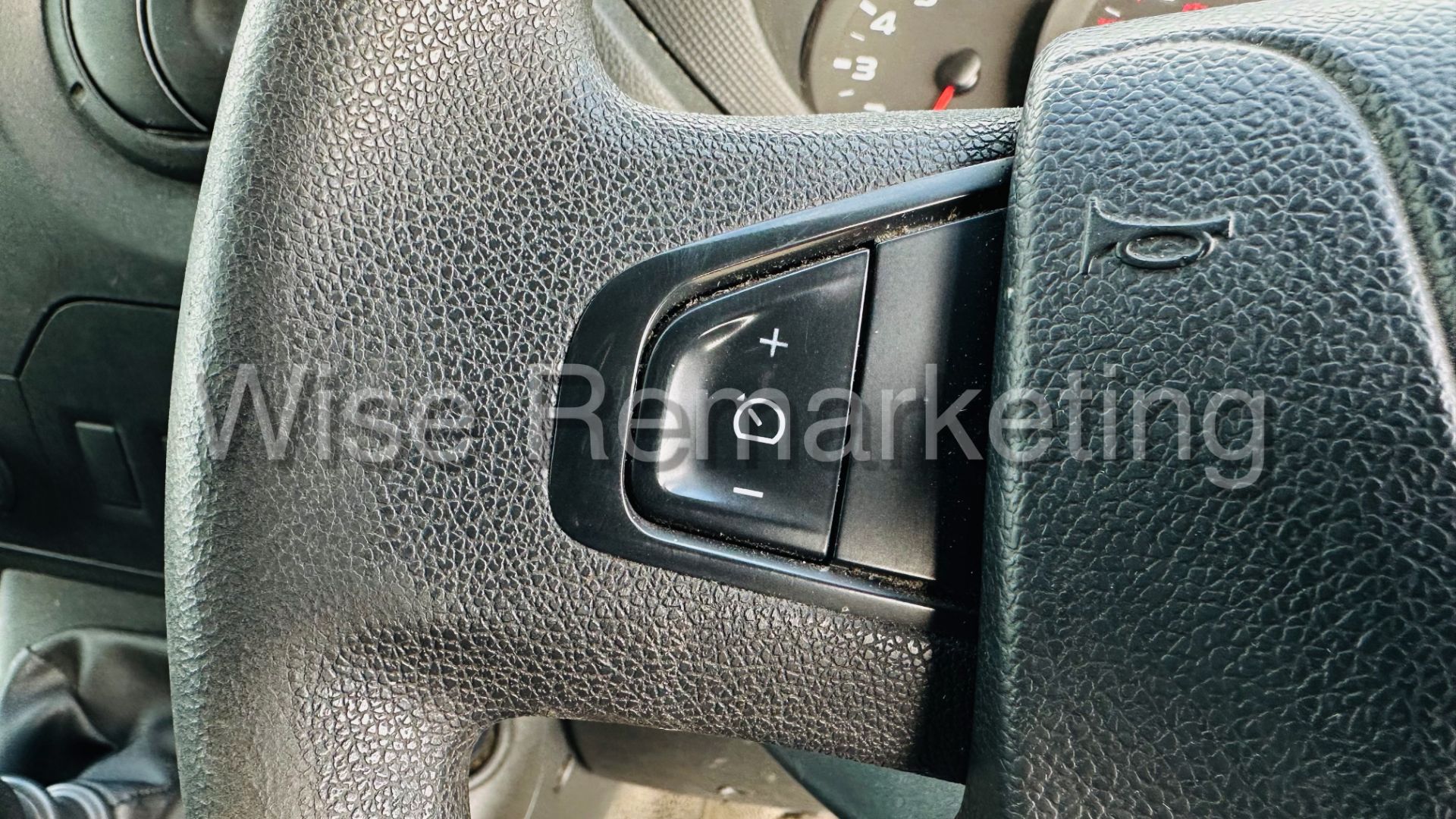 (RESERVE MET)Renault Master LL35 *LWB - LowLoader / Luton Box Van (2019) 6 Speed *Air Con* (Euro 6) - Image 26 of 30
