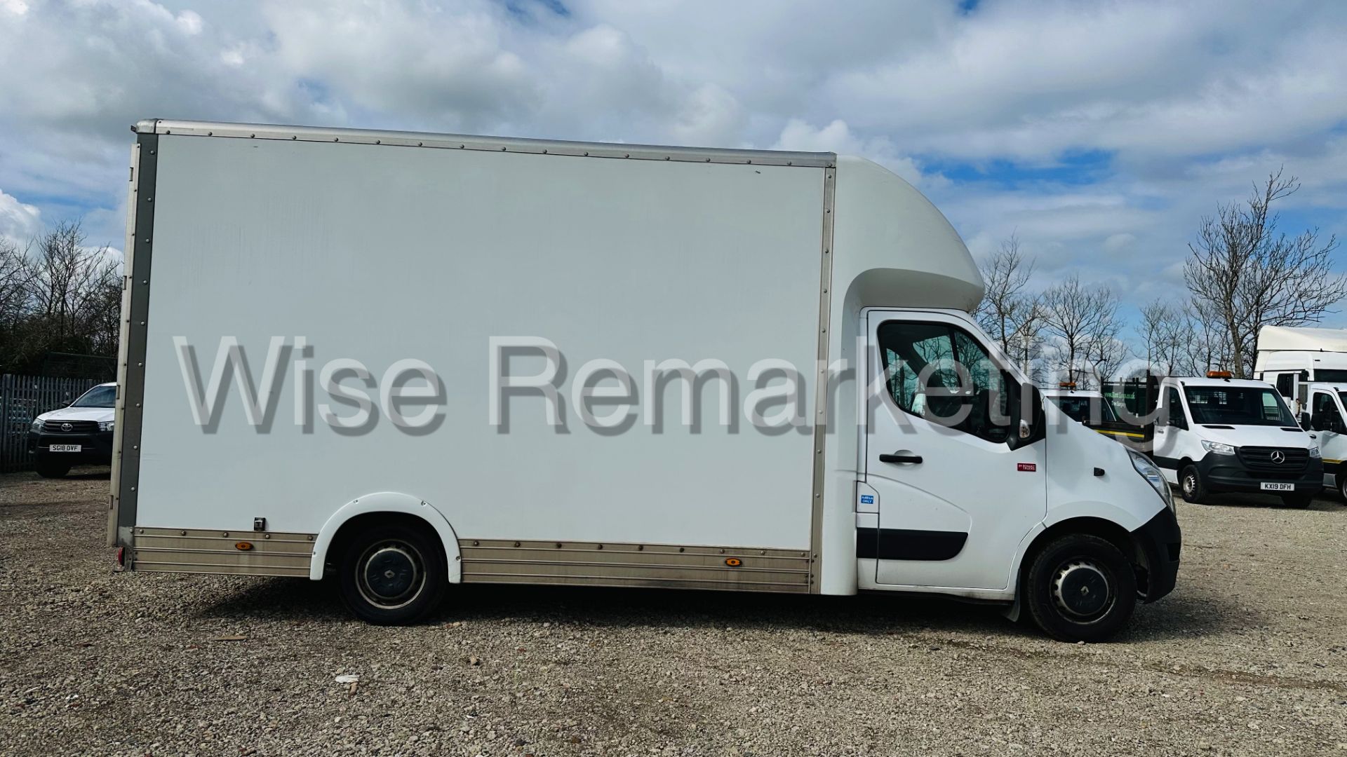(RESERVE MET)Renault Master LL35 *LWB - LowLoader / Luton Box Van (2019) 6 Speed *Air Con* (Euro 6) - Image 8 of 30
