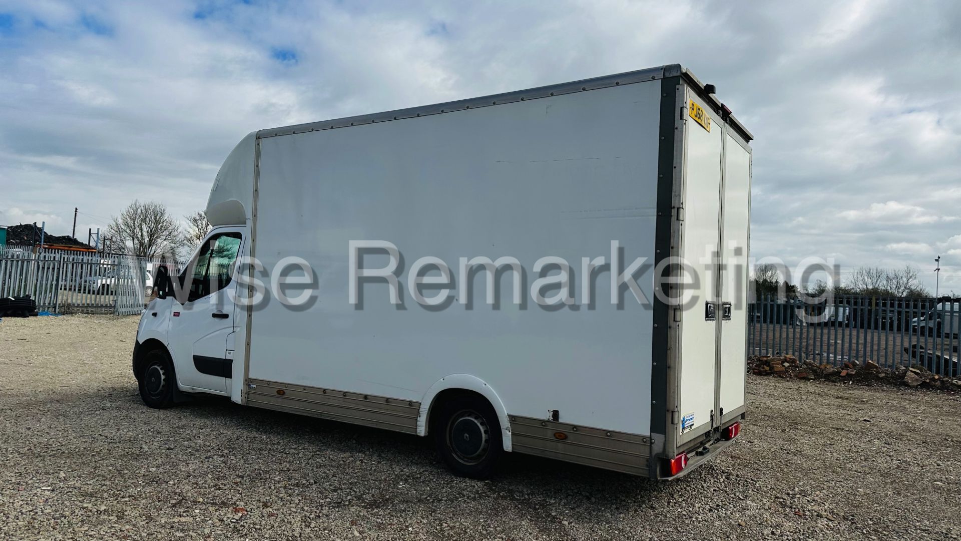 (RESERVE MET)Renault Master LL35 *LWB - LowLoader / Luton Box Van (2019) 6 Speed *Air Con* (Euro 6) - Image 6 of 30