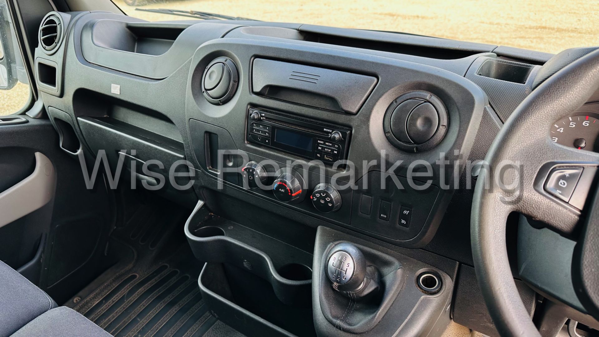 (RESERVE MET)Renault Master LL35 *LWB - LowLoader / Luton Box Van (2019) 6 Speed *Air Con* (Euro 6) - Image 21 of 30